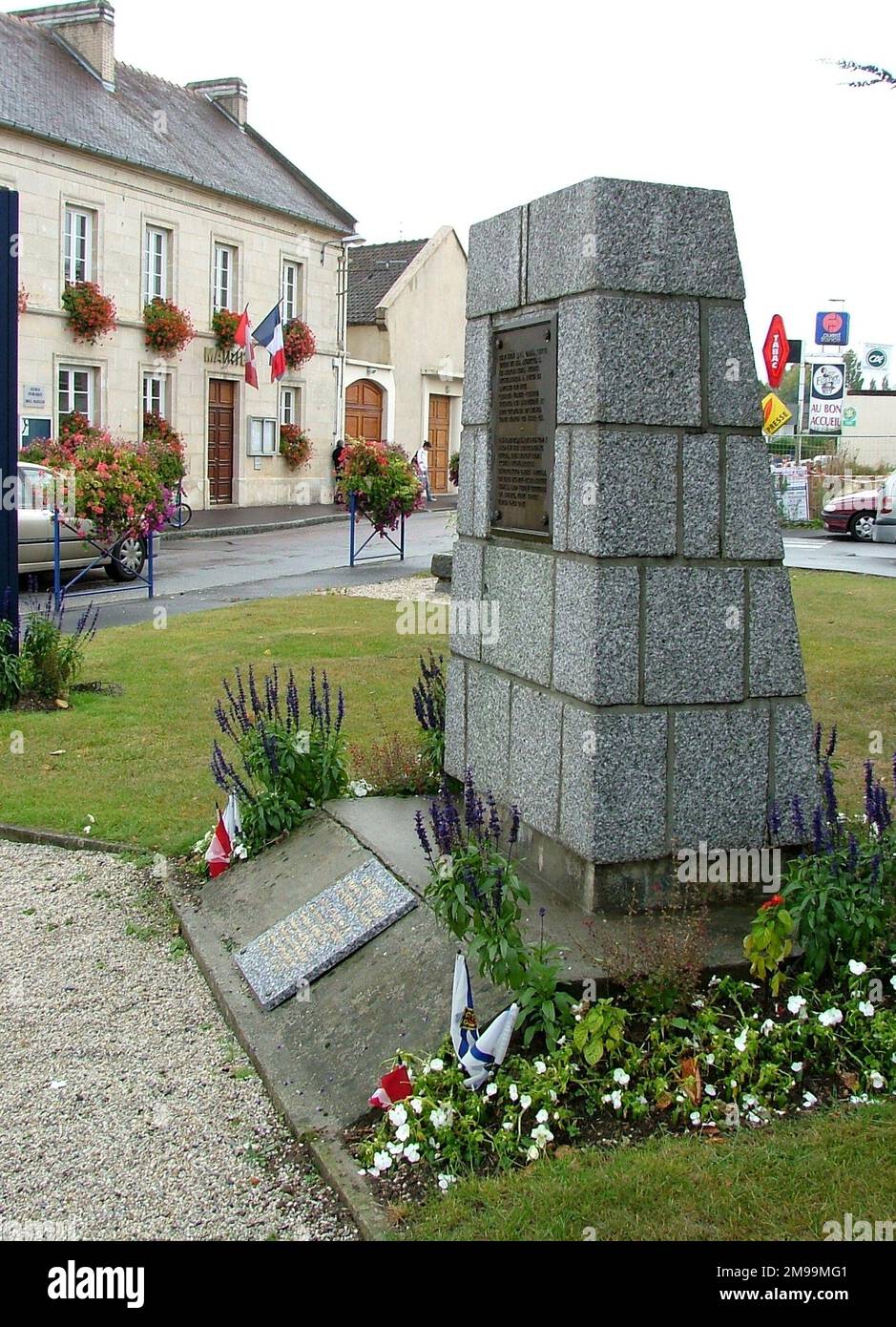In den Kämpfen um das Dorf am 7. Juli 1944 verloren die Highlanders 84 Männer und 158 Verletzte oder Gefangene. In diesem Gebiet wurden 23 Männer in der Abbaye d'Ardenne vom 25. SS-Panzergrenadier-Regiment unter Oberst Kurt Meyer hingerichtet. Stockfoto