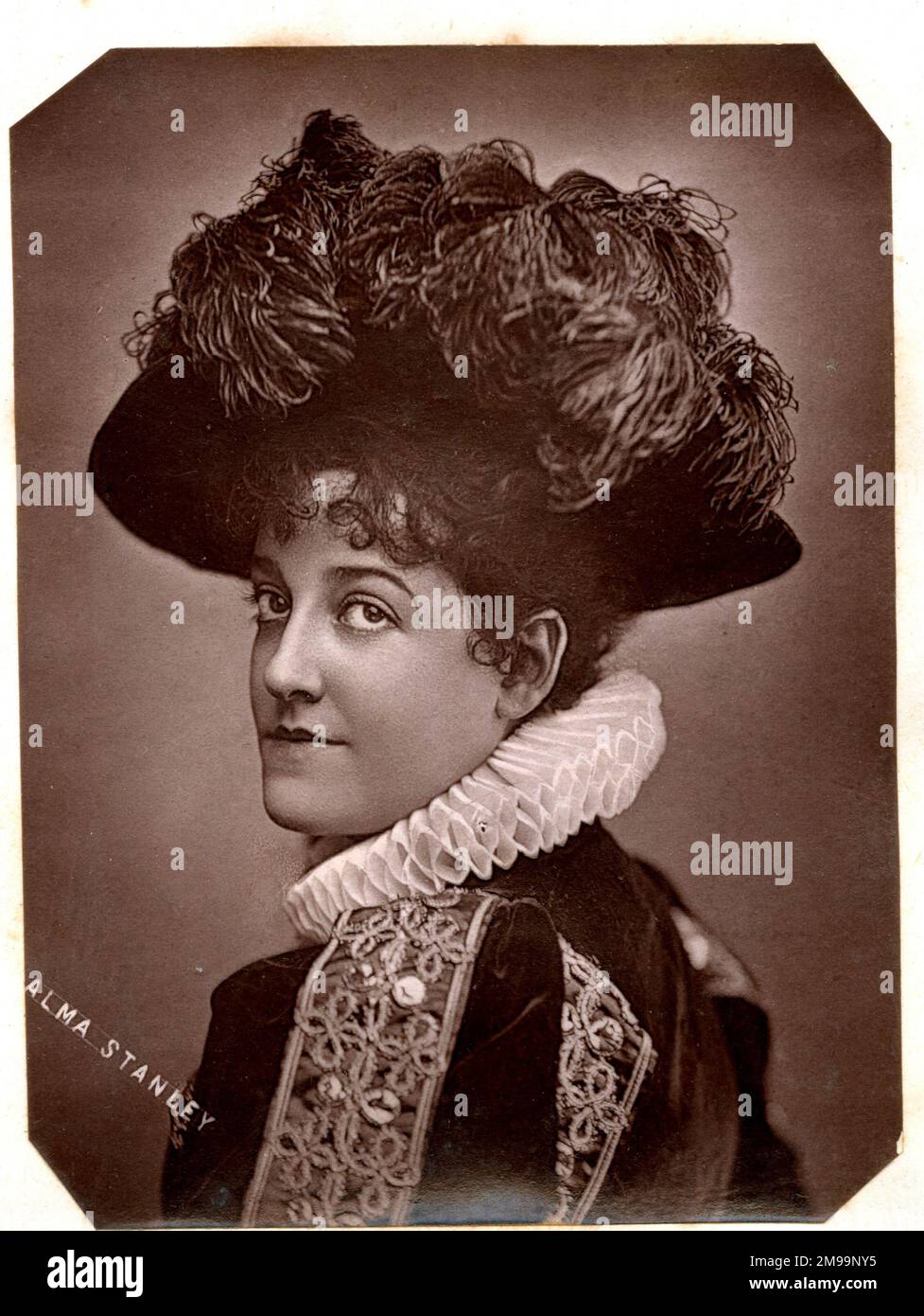 Alma Stanley, viktorianische Schauspielerin in historischem Kostüm. Stockfoto