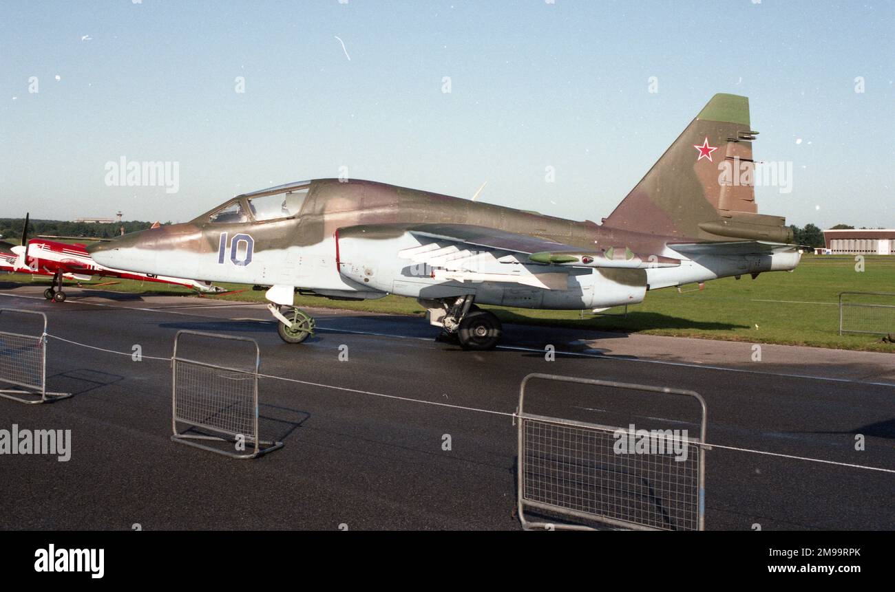 Farnborough 92 - Russian Air Force Sukhoi TK (Su-39) „Red 10“ Stockfoto