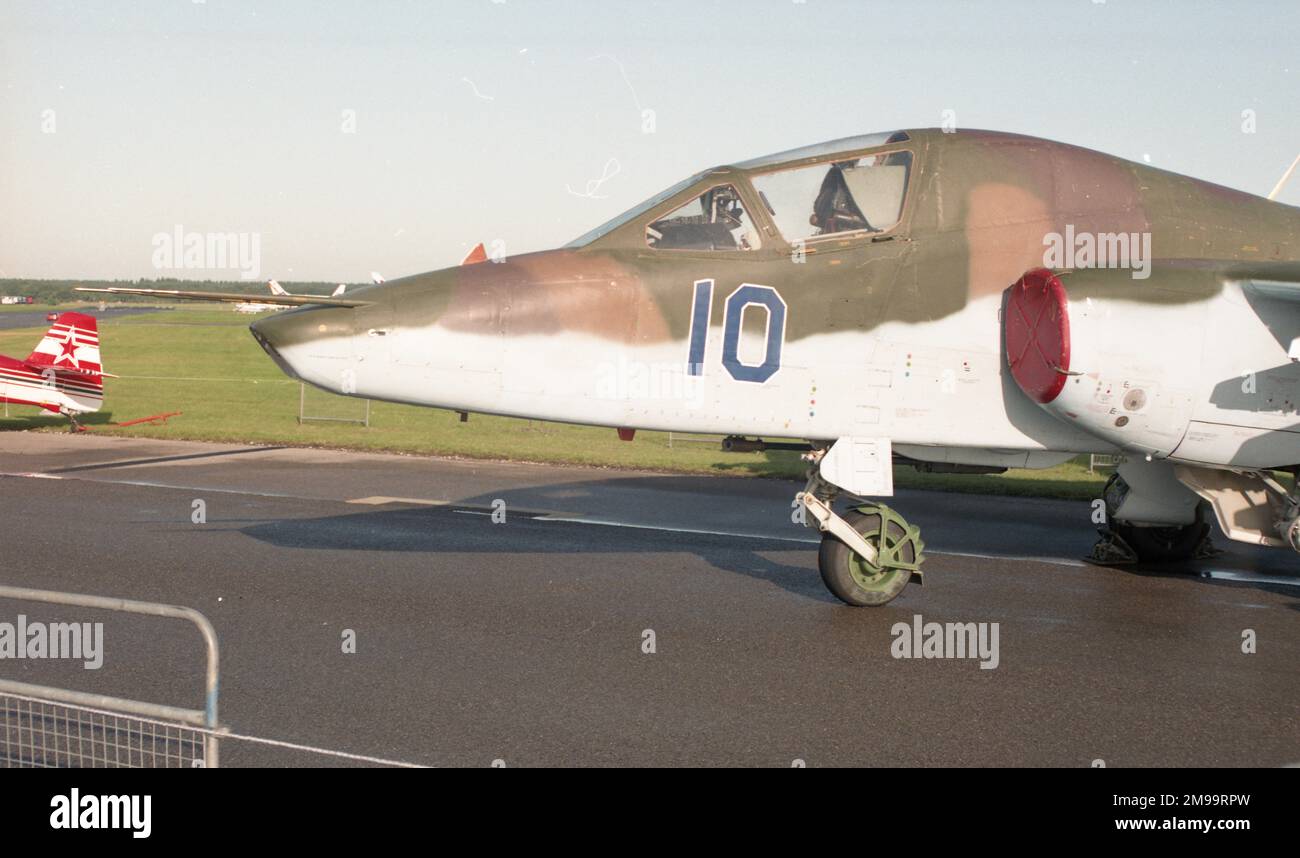 Farnborough 92 - Russian Air Force Sukhoi TK (Su-39) „Red 10“ Stockfoto