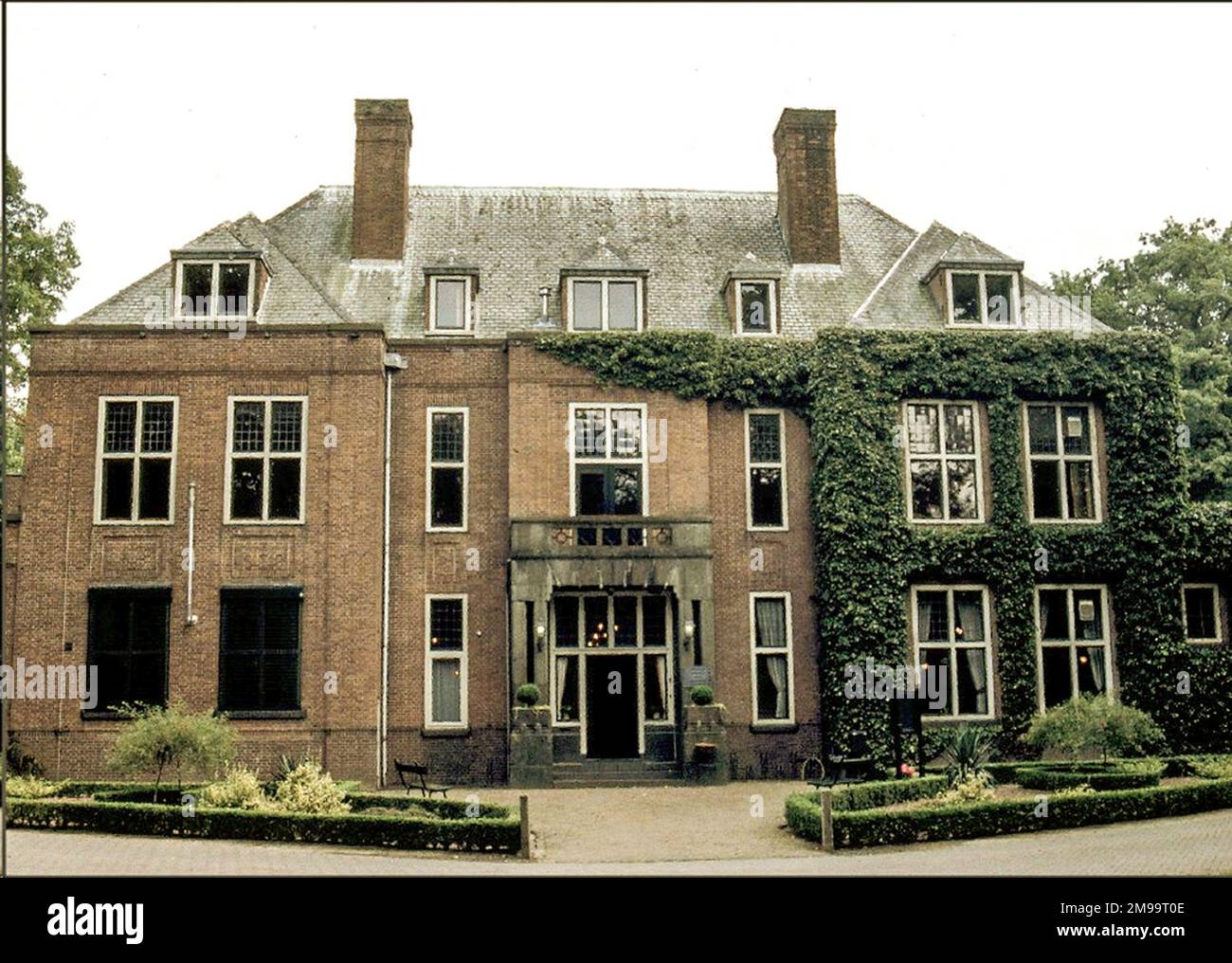 Die beiden deutschen Offiziere, die mit der Verteidigung Hollands angeklagt wurden, waren General Student und Field Marshal Model, und es war sehr bedauerlich für die Alliierten, dass sie sich zufällig in dem Gebiet befanden, das von Market Garden geplant war, als die Operation begann. Kurt Student, Kommandeur der deutschen Fallschirmjäger-Armee von 1., sah nicht nur den Abwurf der Alliierten zu, sondern hatte am 17. September um 1500 Uhr eine Kopie der Market Garden-Befehle eines abgestürzten amerikanischen Gleitflugzeugs in seinen Händen. Es heißt, dass der Doppelagent Lindemanns (King Kong) Student hier in Vught am 15. September besucht hat, zwei Tage vor der Operation Stockfoto