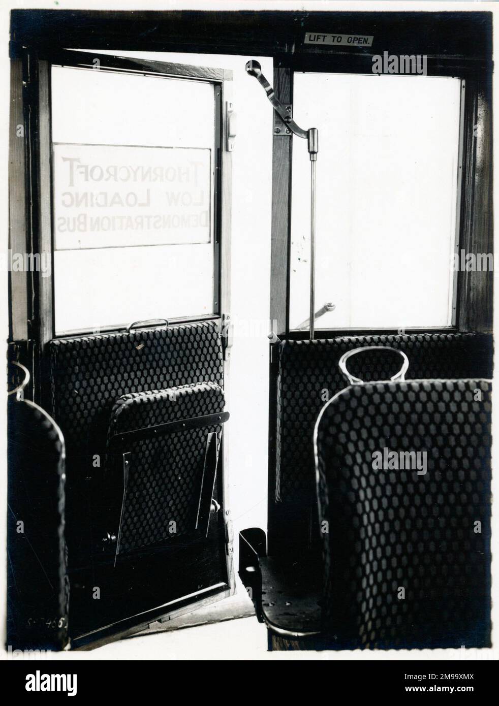 Bustür-Ausrüstung im niedrig beladenen Demonstrationsbus, "Elysian" Northern Counties. Stockfoto