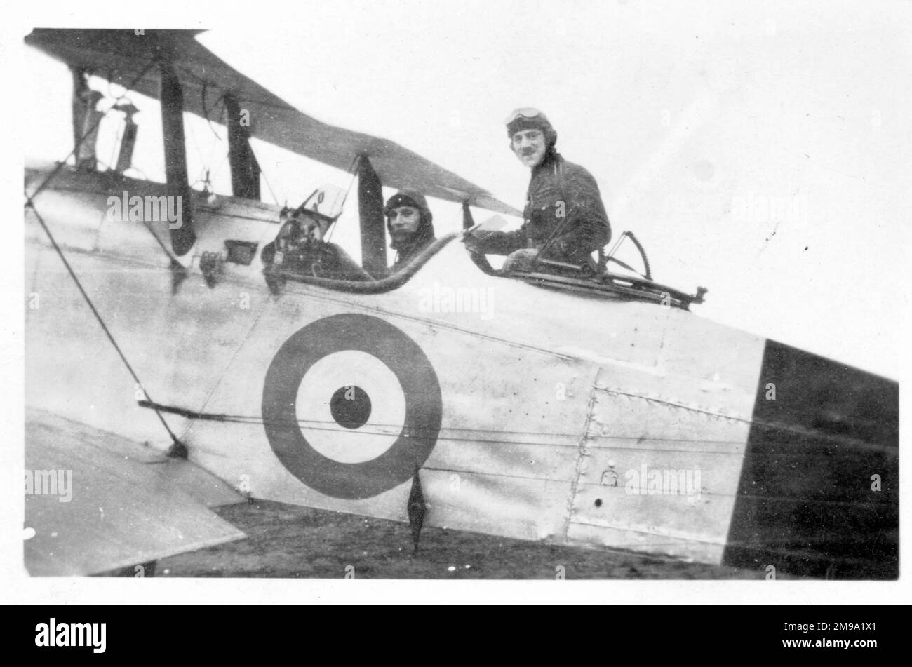 H.O. Tomblin (Pilot) saß in einer Fleet Air Arm Airco DH.9A Stockfoto