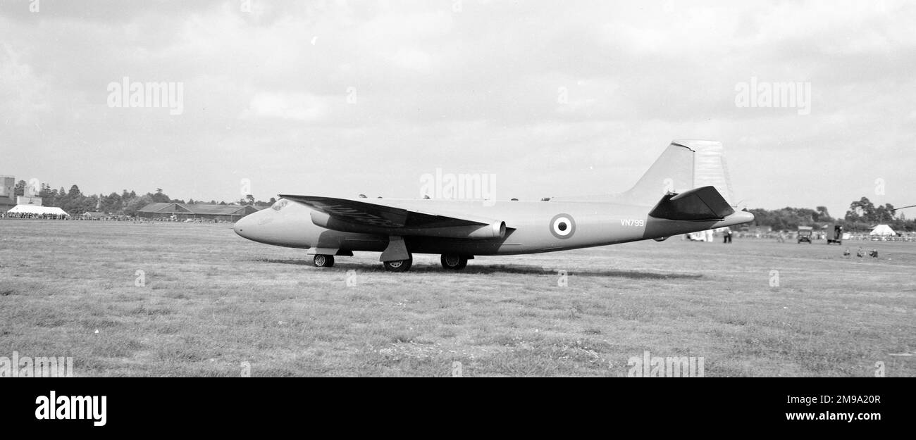 Englisch Electric Canberra B.1 VN799 (c-n 71001). Auf der Farnborough SBAC Show 1949, sah man Roller über das Gras. Der 1.-Prototyp Canberra ; erster Flug : 13. Mai 1949 ; geliefert am 27. Oktober 1949 ; abgeschrieben am 19. August 1953. Stockfoto