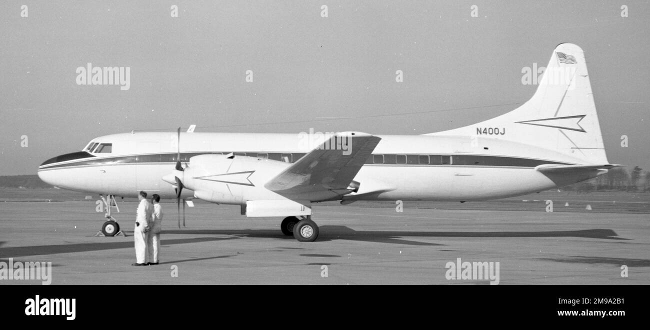 Convair 580 - Prop-Jet Super Convair N400J am Flughafen Prestwick. Frontier Airlines führte die Bezeichnung Convair 580 für seine Prop-Jet Super Convairs ein, und der Name wurde weithin verwendet Stockfoto
