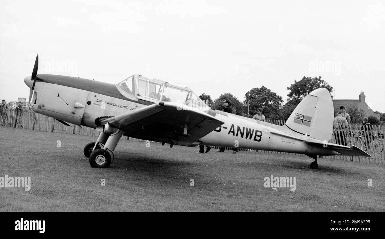 De Havilland DHC.1 Chipmunk G-ANWB (msn 0987) der Zivilluftfahrt-Flugeinheit Stockfoto