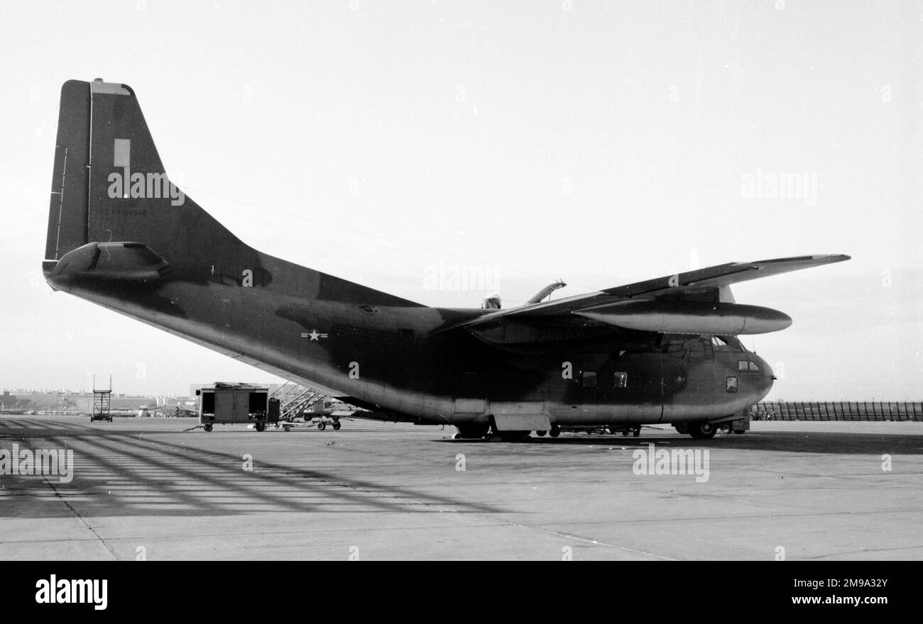 United States Air Force Fairchild C-123K Provider 55-4548 (msn 20209) bei McClellan AFB. Erbaut als Fairchild C-123B-14-FA Provider, umgewandelt in C-123K und übertragen an die Vietnamesische National Air Force, später an Royal Thai AF; derzeit in der RTAF Museum Collection Stockfoto