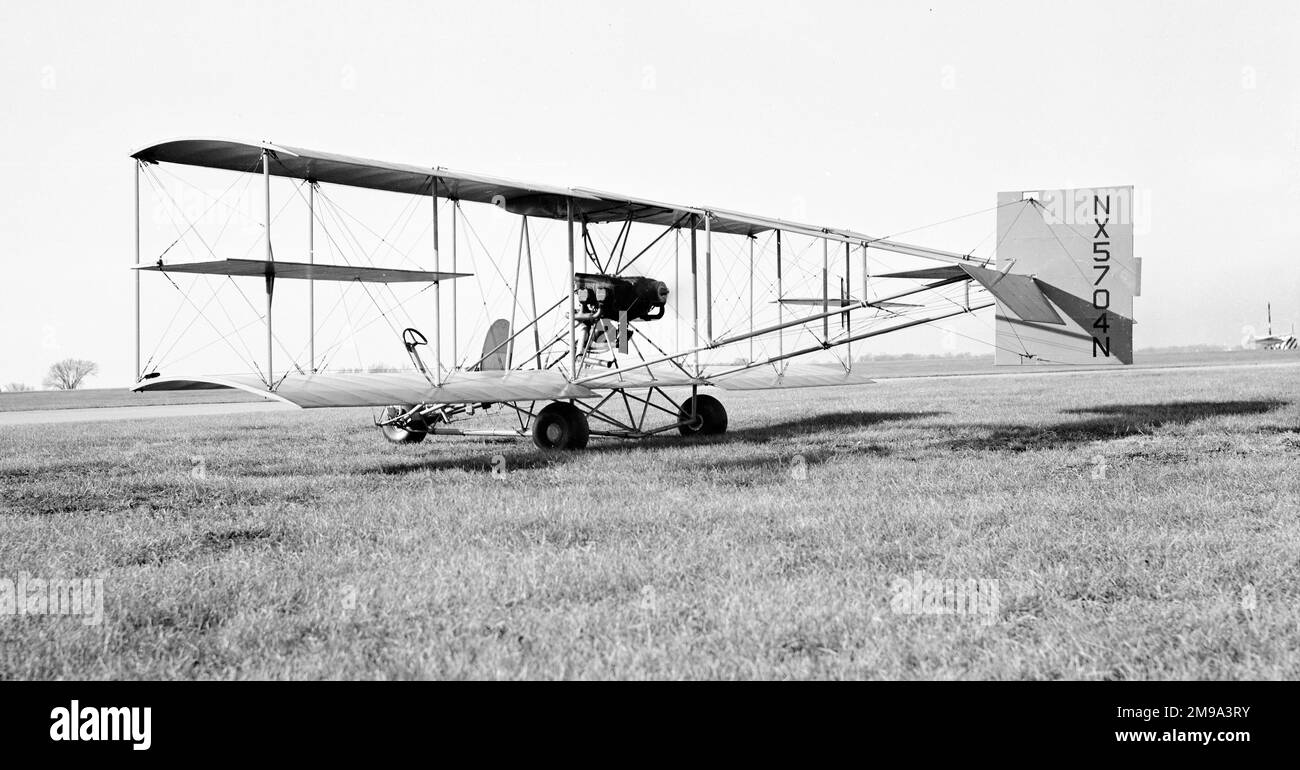 Bullock-Curtiss 1912-Puffer-Replik NX5704N. Dieses 1947 erbaute Flugzeug ist derzeit im Western Antique Aeroplane & Automobile Museum registriert. (Ein ähnliches Replikat wurde nach dem 1. Weltkrieg von Glenn Curtiss in Auftrag gegeben, mit verbesserter Kontrolle und Struktur, das sich nun im NASM befindet.) Stockfoto