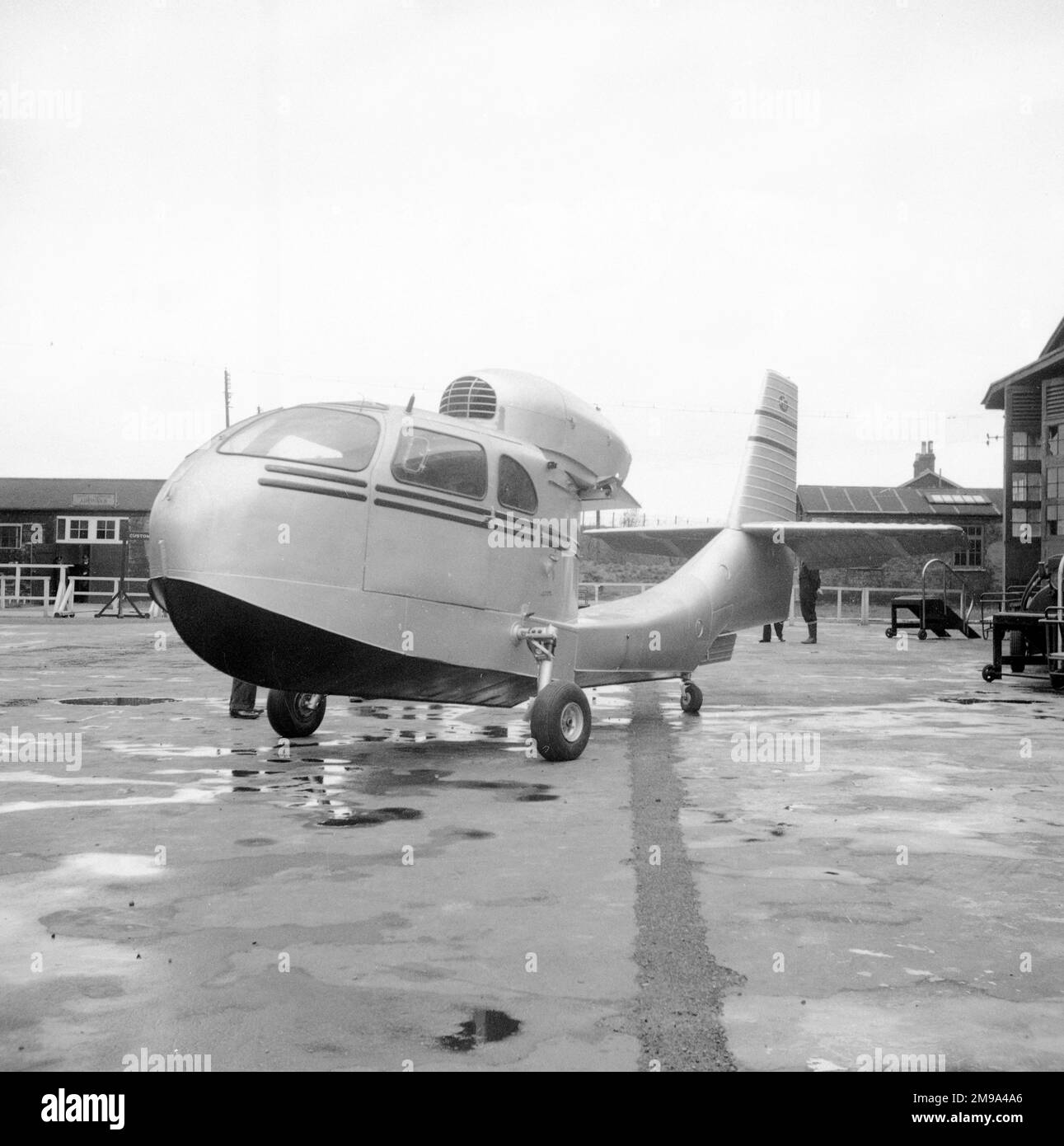 Republic RC-1 Seabee Assembly am Flughafen Croydon, durchgeführt von Rollason Aircraft and Engines. Drei Seabees wurden von der Produktionslinie in Farmingdale zum Weiterverkauf in Skandinavien eingeführt. Der Rumpf saß auf seinen Rädern. Stockfoto