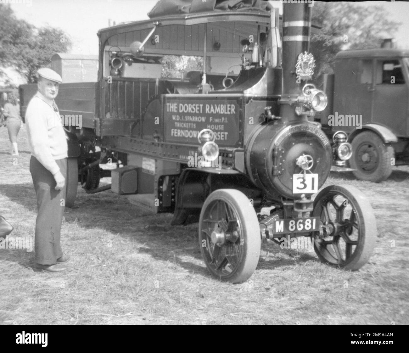 FODEN 5 Tonnen Dampfwagen M8681, gebaut in1916, bei der 1959 Andover Steam Rally. (FODEN Trucks war ein britisches Lkw- und Busunternehmen, das 1856 in Elworth bei Sandbach seinen Ursprung hatte.) Stockfoto