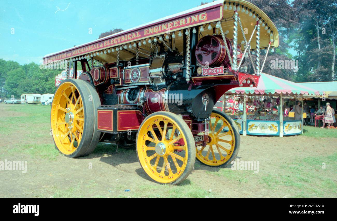 Hersteller: John Fowler & Co. Aus Leeds. Typ: Showmans Road Locomotive Number: 20223 Built: 1934 Zulassung: EU 5313 Klasse: B6 Zylinder: Compound NHP: 10 Name: Supreme Stockfoto