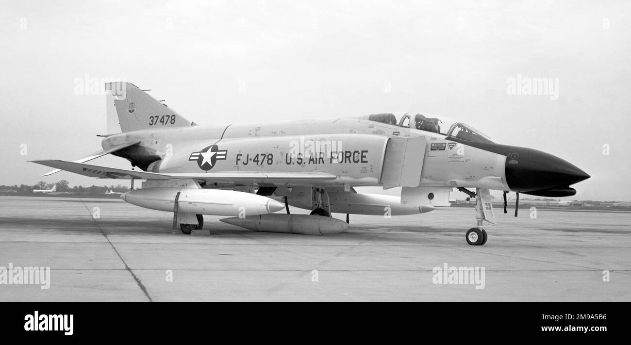 United States Air Force - McDonnell F-4C-18-MC Phantom II 63-7478 (msn 471) der 4453 CCTW, am MacDill Air Force Base nahe Tampa, Florida. Geändert als EF-4C Wild Weasel Flak Suppression Aircraft.USAF 4453. Combat Crew Training Wing (CCTW) (1. April 1964 - 30. September 1971)USAF 80. TFS (347. TFW).USAF 67. TFS (18. TFW).1981: Indiana ANG 113. TFS.2/1989: Zugewiesen als Kampfschadenreparaturtrainer an Wright-Patterson AFB, OH. Stockfoto