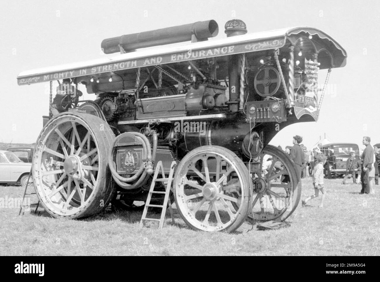 Fowler Showmans Road Locomotive 15657, die Iron Maiden bei der Redruth Dampf-Rallye. Hersteller: John Fowler & Co. Of Leeds, Typ: Showmans Road Locomotive Number: 15657 Built: 1920 Zulassung: FX 6661 Klasse: R3 Cylinders: Compound NHP: 8 Name: The Iron Maiden Stockfoto