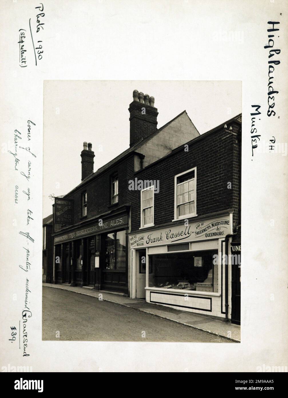 Foto von Highlander PH, Minster on Sea, Kent. Die Hauptseite des Aufdrucks (hier abgebildet) zeigt: Die rechte Seite des Pubs. Auf der Rückseite des Aufdrucks (auf Anfrage erhältlich) ist Folgendes angegeben: Trading Record 1924 . 1931 für den Highlander, Minster auf See, Kent ME12 3QD. Seit Juli 2018 . Shepherd Neame Stockfoto