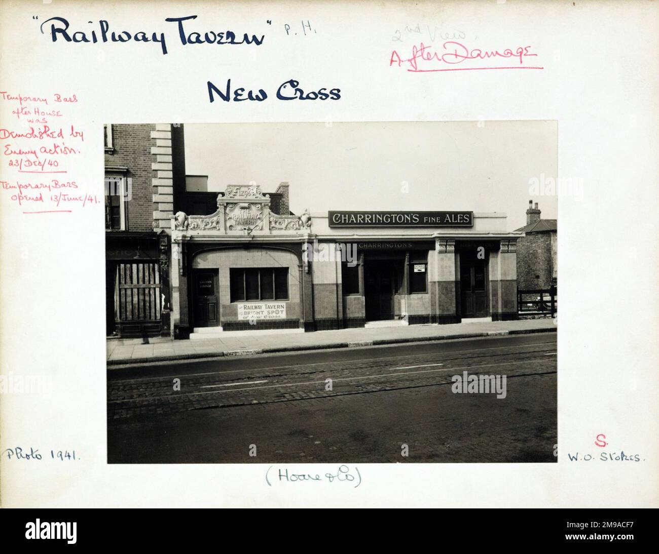 Foto von Railway Tavern, New Cross (Temp), London. Die Hauptseite des Aufdrucks (hier abgebildet) zeigt: Gesicht auf den Pub. Auf der Rückseite des Aufdrucks (auf Anfrage erhältlich) steht: Nichts für die Railway Tavern, New Cross (Temp), London SE14 5UQ. Seit Juli 2018 . Provisorische Bars wurden am 13. Juni 1941 eröffnet und jetzt abgerissen Stockfoto