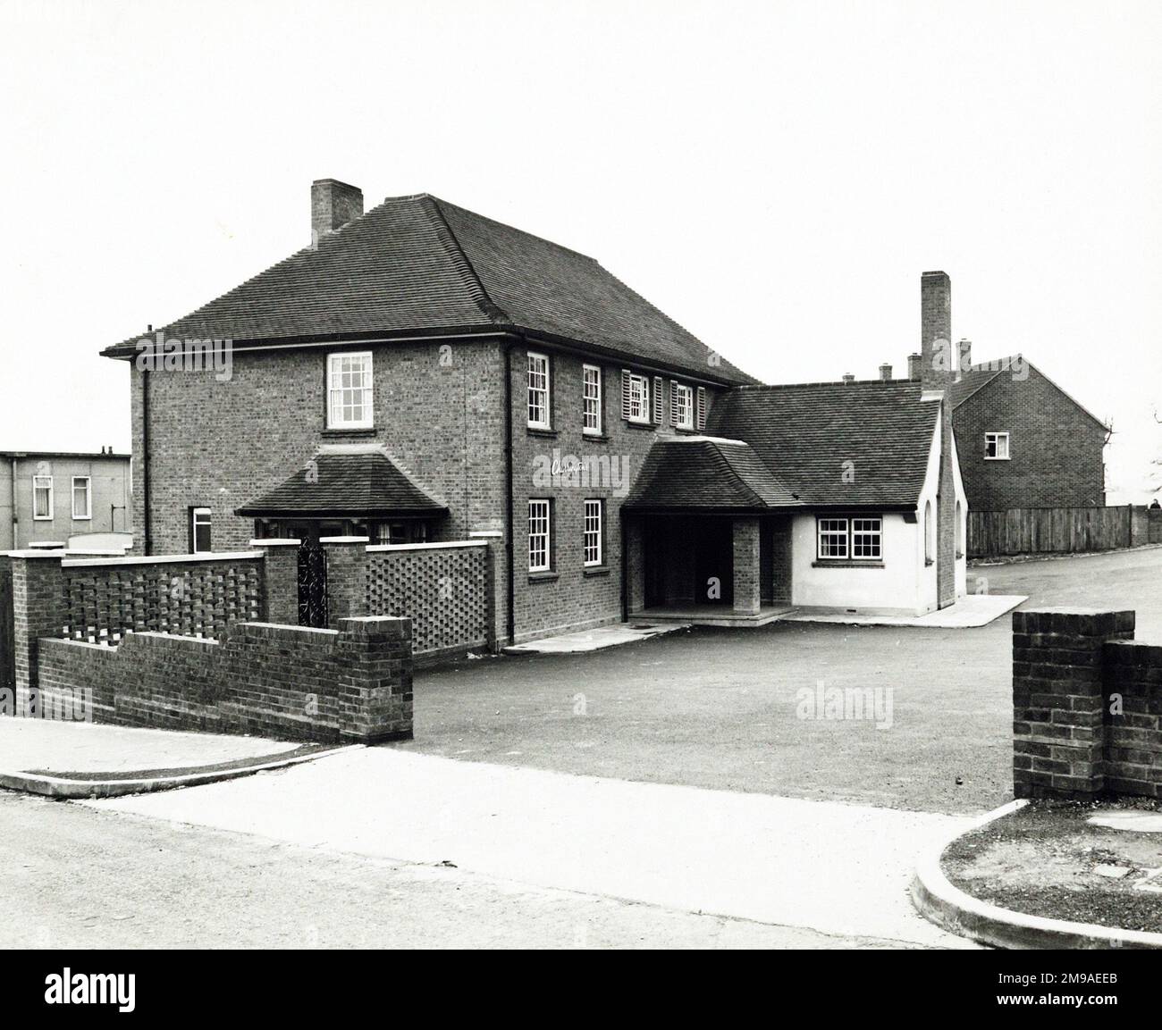 William der Eroberer PH, Harold Hill, Greater London. Die Hauptseite des Aufdrucks (hier abgebildet) zeigt: Linke Seite in der Ansicht des Pubs. Die Rückseite des Aufdrucks (auf Anfrage erhältlich) Details: Nichts für William the Eroberer, Harold Hill, Greater London RM3 9PB. Seit Juli 2018 . Umbenannt In Cockney Gent . Dieser Pub ist derzeit geschlossen. Anfang 2015 wieder eröffnet, 2017 wieder geschlossen. Admiral Taverns Stockfoto