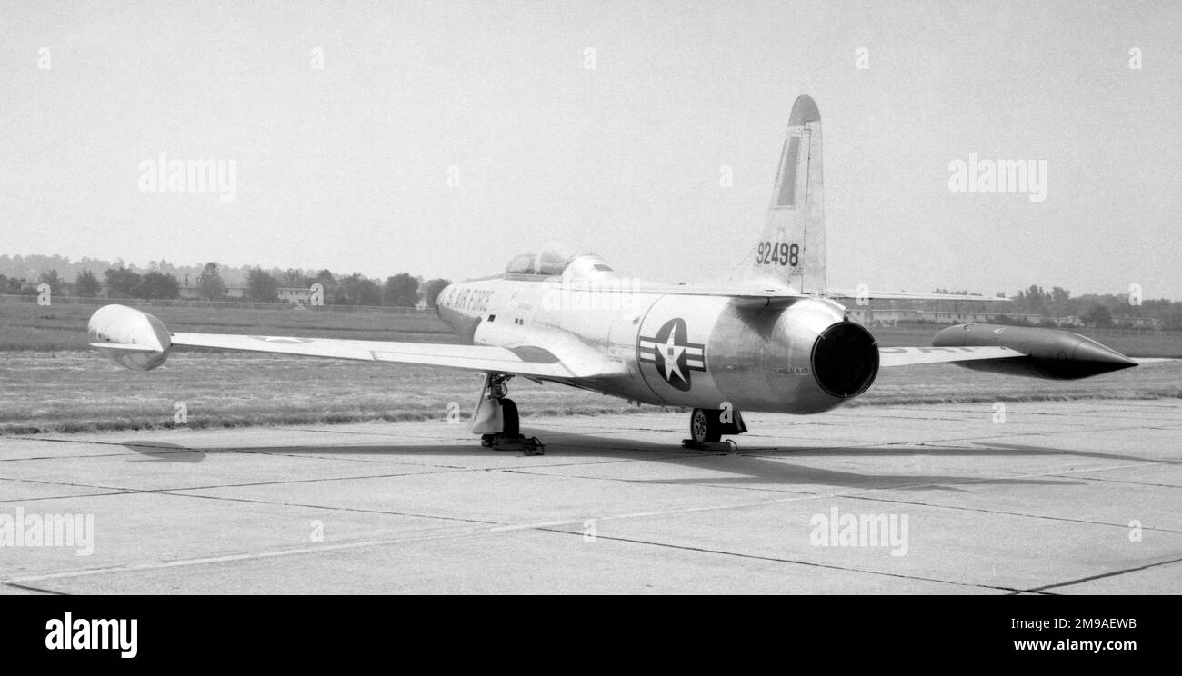United States Air Force - Lockheed F-94A-5-LO 49-2498 (msn 780-7020), gebaut als Lockheed EF-94A-5-LO, der Flight Testing Division, Wright-Patterson AFB, OH, zugewiesen und umbenannt als EF-94A. 26. September 1950: Beschädigt bei Startunfall in Wright Field, OH.Unbekanntes Datum: Neu benannt in JF-94A.Unbekanntes Datum: Pailed to Bendix Corporation.Ca.1954: Neu benannt in F-94A.Ca.1954: 101. FIS (ANG), 102. Fighter Group, Logan Airport, Boston, MA. Mai 1957: Fähre zum Air Force Museum, Patterson Field, Wright-Patterson AFB, OH. Juli 1971: Abgeschleppt zum Air Force Museum, Wright Field, Wright-Patterson AFB, OH.3 S. Stockfoto