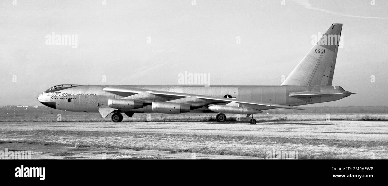 Boeing YB-52 Stratofortress 49-0231 (msn 16249). Die zweite B-52, die ursprünglich als XB-52 bestellt wurde, führte am 15. April 1952 den ersten B-52-Flug durch, da die Hydraulik der XB-52 49-230 hängen blieb. Gespendet für das United States Air Force Museum in Wright Patterson AFB, Ohio, aber verschrottet Mitte der 1960er Jahre, anscheinend aufgrund des Vorschlags von Präsident Lyndon Johnsons Frau, überschüssige militärische Hardware zu säubern. Stockfoto