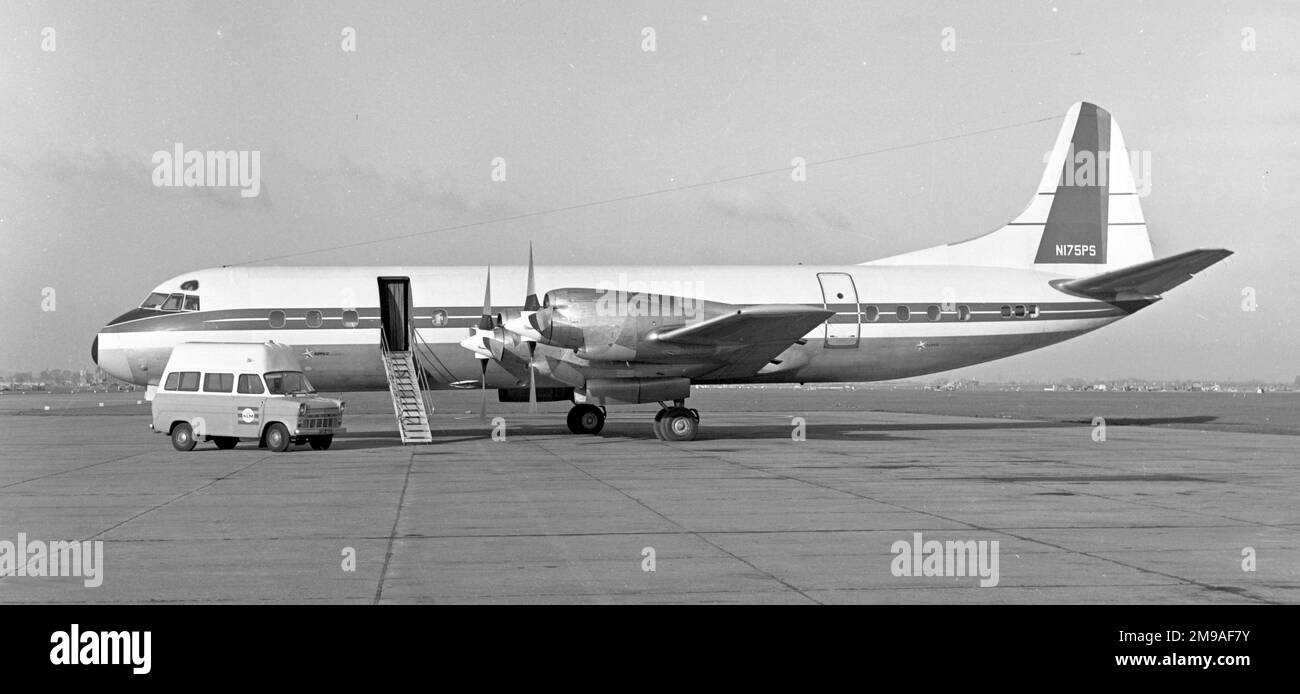 Lockheed L-188C Electra N175PS (msn 1130), früher Pacific Southwest Airlines (PSA), am Flughafen London Heathrow. Stockfoto