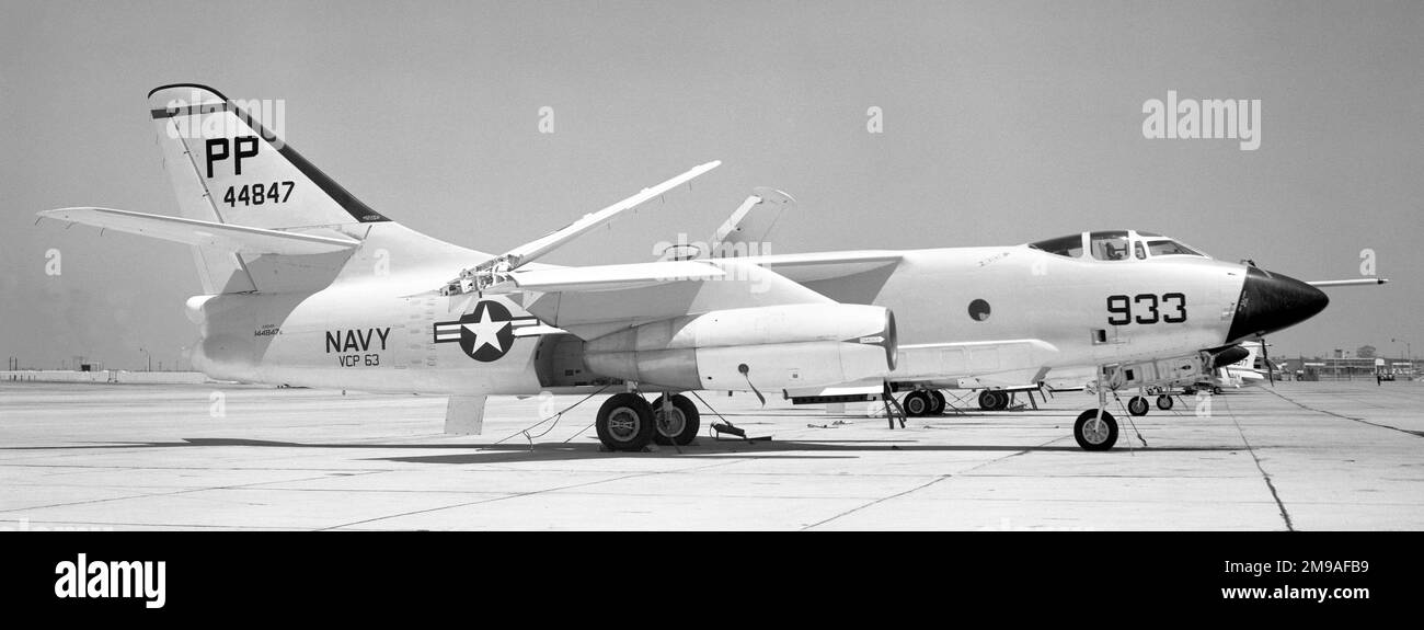 United States Navy - Douglas A3D-2P Skywarrior 144847 (msn 12093, Einheitencode 'PP', Rufzeichen '933') von VCP-63 144847 wurde während des Fluges mit VAP-61 am 1. Januar 1968 von AAA über der Provinz Quang Binh in Nordvietnam getroffen. Das Flugzeug konnte 30 Meilen vor der Küste Nordvietnams fliegen, aber es stürzte ab und alle 3 Besatzungen kamen ums Leben. Stockfoto