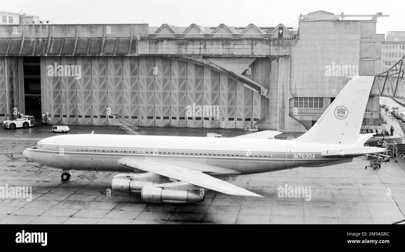 Boeing 720-023(B) N7530A (msn 18016, Leitungsnummer 150) der Dubai Government in London Heathrow nach Wartungsarbeiten. Stockfoto