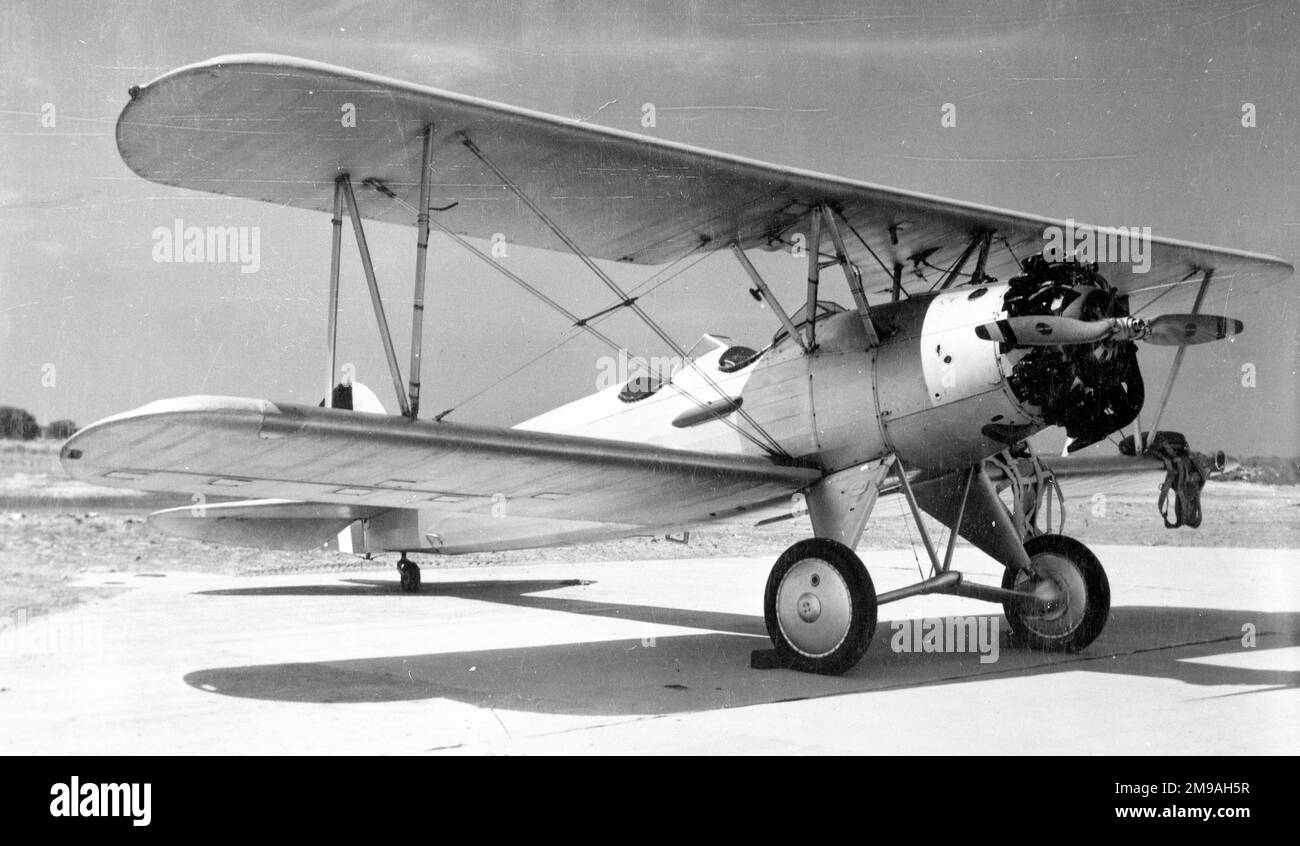 Mexikanische Luftwaffe - Consolidated (Fleet) Model 21-C, wartet auf ihren Piloten, irgendwann vor der Lieferung an die mexikanische Luftwaffe. Das Modell 21 war die zivile Version des konsolidierten PT-12. Der mexikanische Auftrag für das TEN-Modell 21-C wurde von Flottenflugzeugen in Ft Erie in Kanada abgeschlossen, wobei alle zehn zwischen November und Dezember 1936 umgestellt wurden. Stockfoto