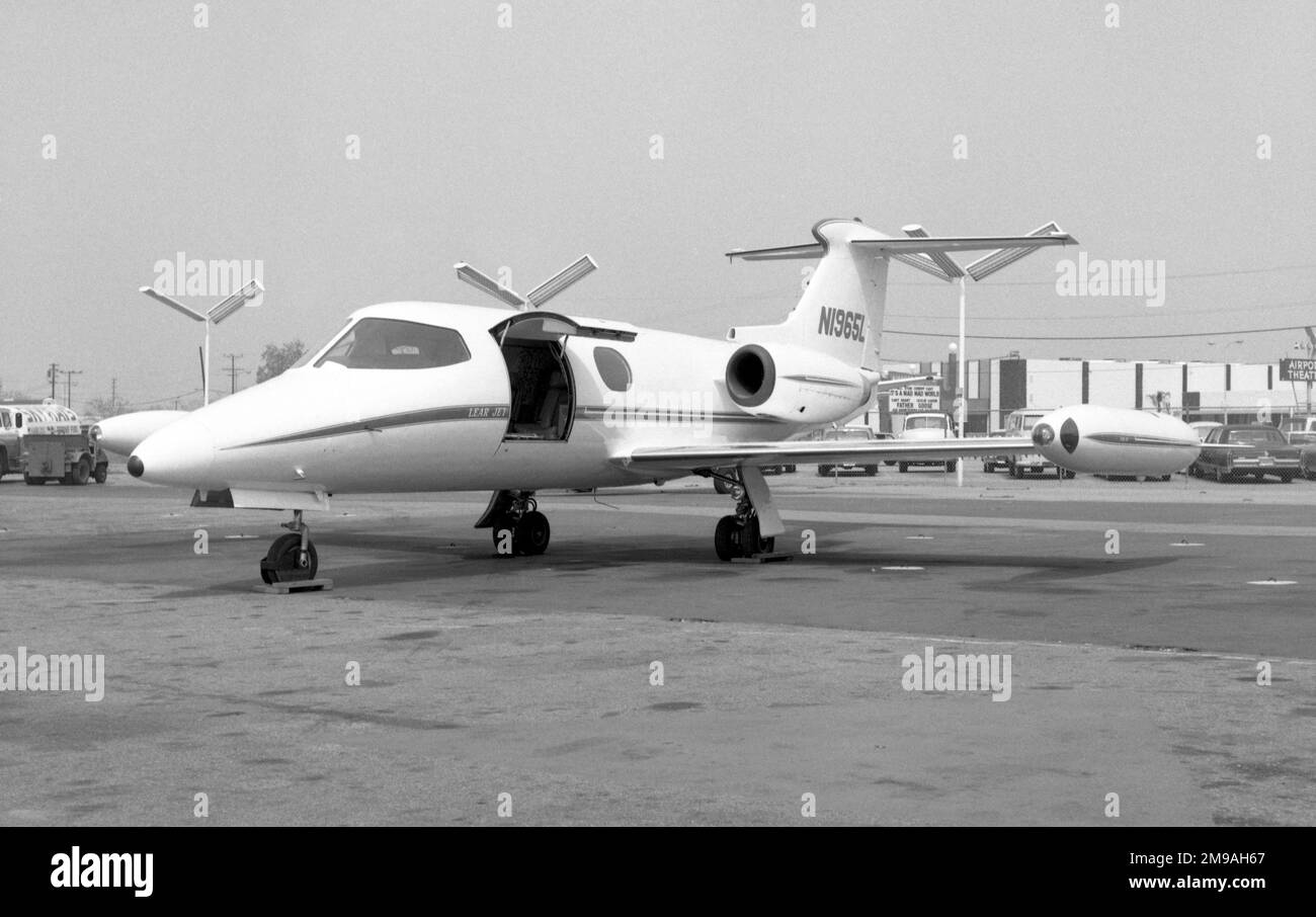 Learjet 24A N1965L (msn 24-012), am Van Nuys Airport in Kalifornien. Stockfoto
