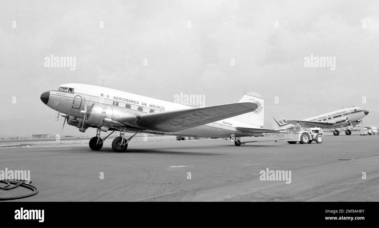 Douglas DC-3A-S1C3G XA-FUV „Xicontenatl“ (msn 3261) von Aeronaves de Mexico. NC25617: United Airlines, von November 1940 bis Juli 1948, genannt „Mainliner Youngstown“ (1946 nach Mexiko exportiert) Stockfoto