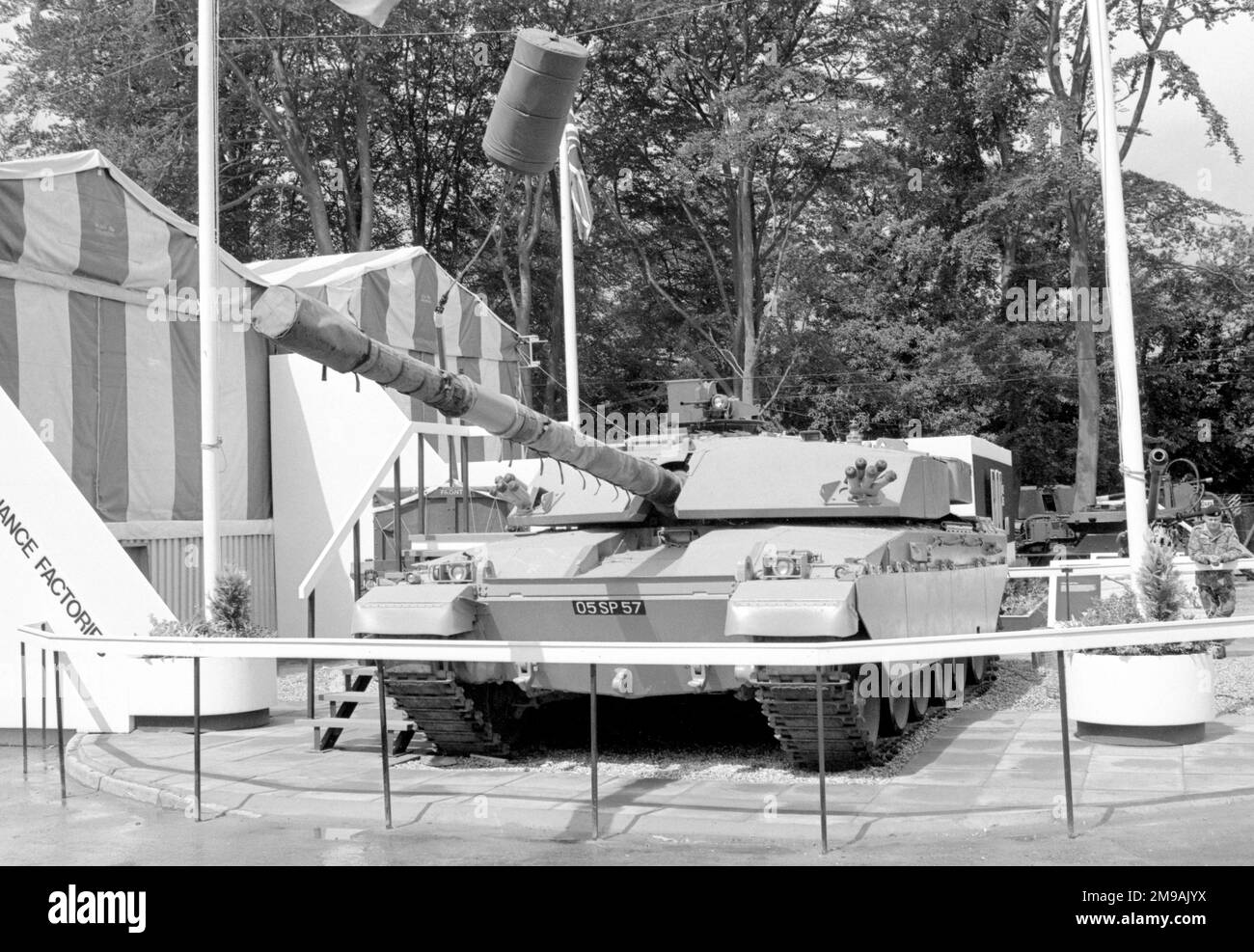 Eine Challenger 1-Tankvariante mit modifiziertem Revolver und modifizierter Ausrüstung auf der British Army Equipment Exhibition, die am 23-27. Juni 1980 in Aldershot stattfand. Stockfoto