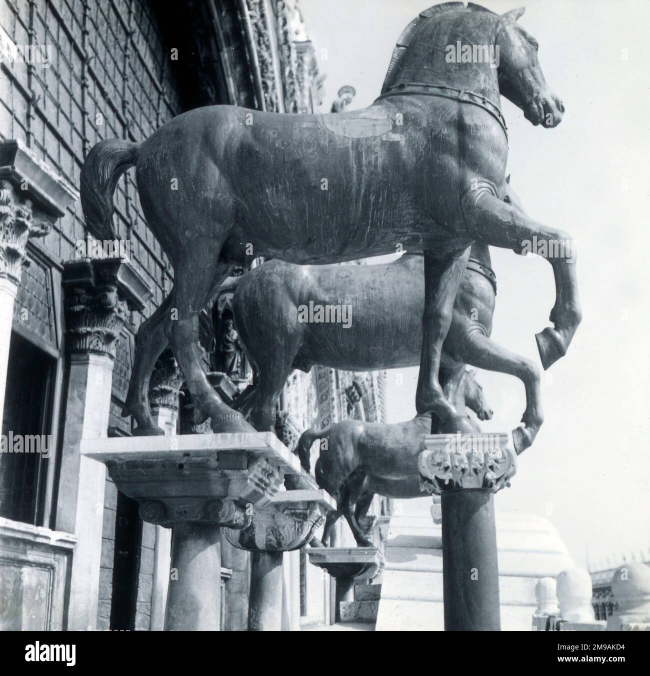 Die Pferde des Heiligen Markus (Cavalli di San Marco), auch bekannt als Triumphquadriga, byzantinische Bronzestatuen von vier Pferden, ursprünglich Teil eines Monuments mit einer Quadriga, Venedig, Italien. Stockfoto