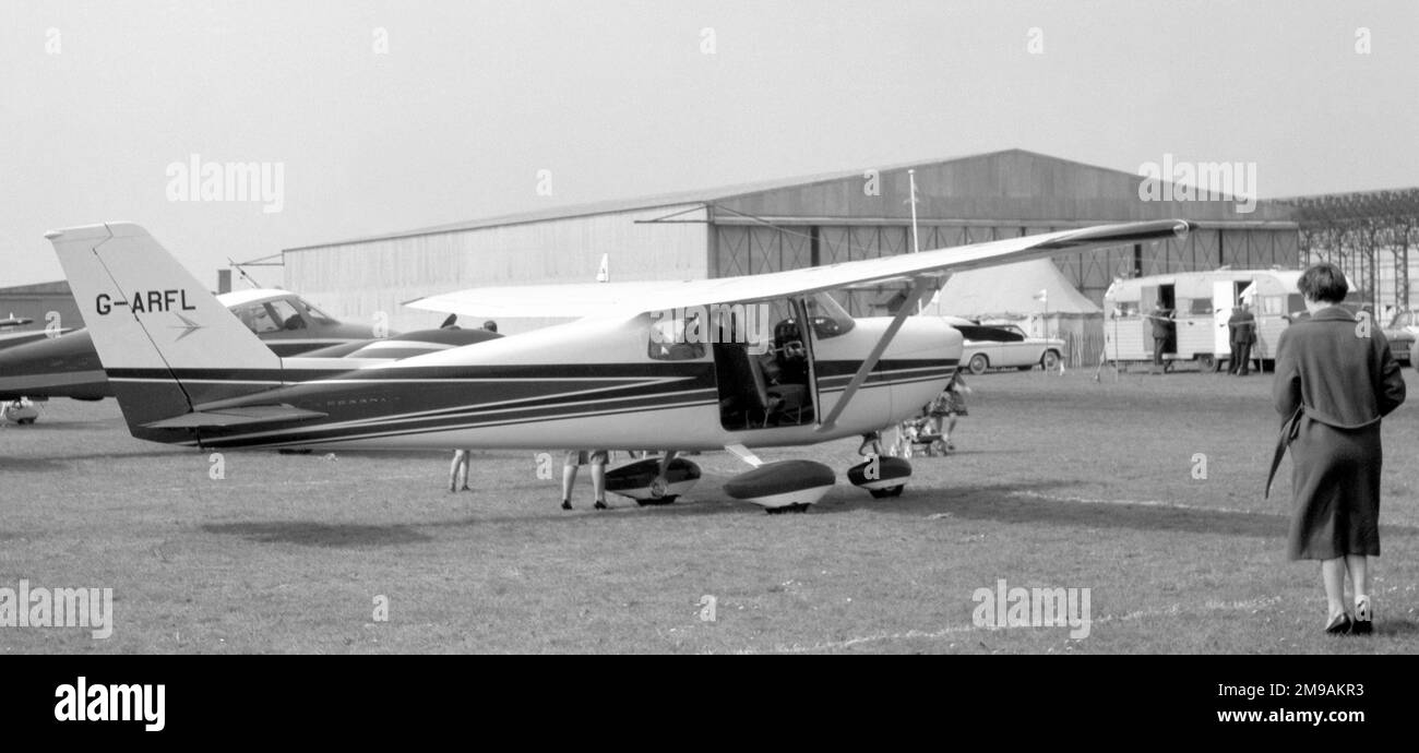 Cessna 175b G-ARFL (msn 175-56868), am 29. April 1961 in Coventry - Baginton Gebaut als N8168T, für Flugtests vor der Auslieferung an Airwork Limited im Jahr 1960. Absturz auf der Bridge Farm bei Acle in Norfolk am 2. Mai 2004. Stockfoto