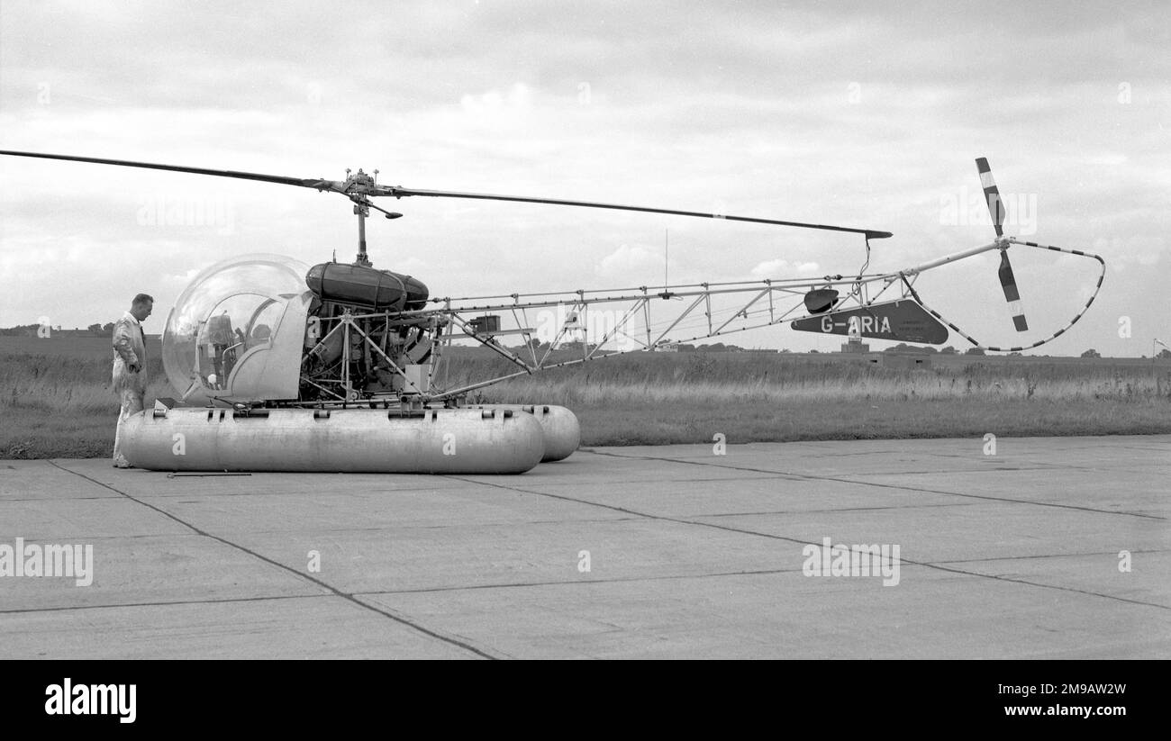 Bell 47G-1 G-ARIA (msn D-6), Air Couriers Ltd., in Biggin Hill. Stockfoto