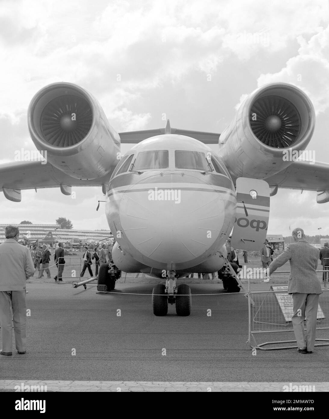 Antonov an-72 SSSR-72000 (msn 005), auf der SBAC Farnborough Air Show 1984 vom 2-9. September. (Hinweis: Die Sowjetunion verwendete kyrillische Buchstaben in ihren Luftfahrzeugregistrierungen CCCP in kyrillischer IS SSSR in englischen Buchstaben). Stockfoto
