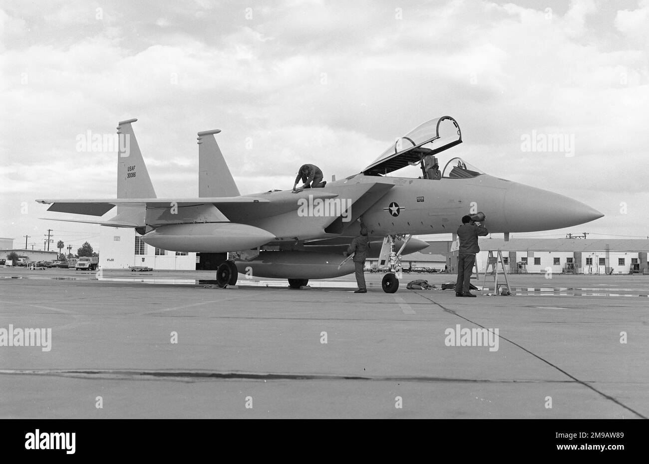 United States Air Force - McDonnell Douglas F-15A-7-MC Eagle 73-0086 (msn 0024-A020), auf dem Luftwaffenstützpunkt Luke, im Januar 1976. Stockfoto