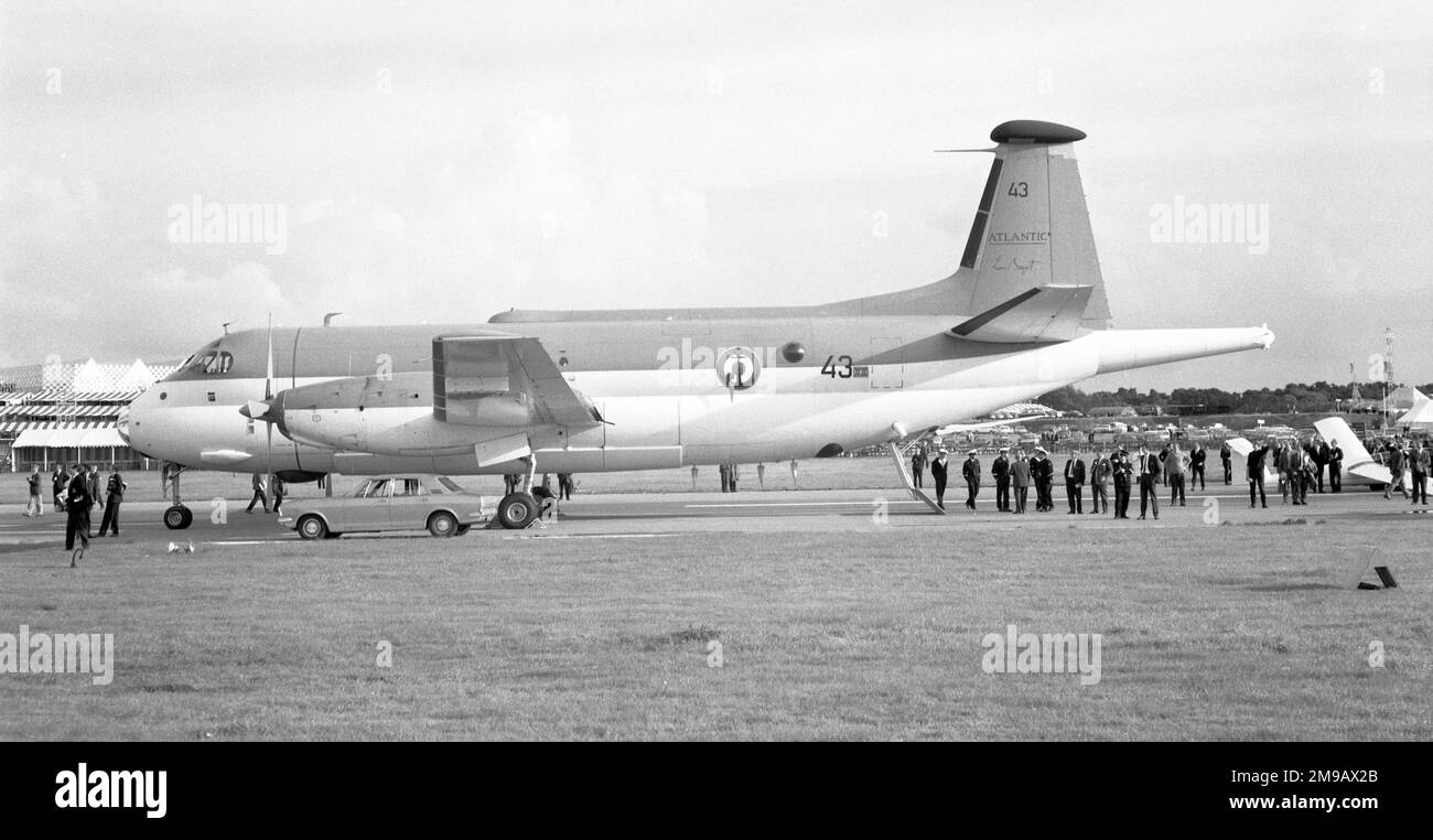 Aeronavale - Breguet Br 1150 Atlantik 'Nummer 43'. Auf der SBAC Farnborough Air Show vom 16-22. September 1968. Dieses Flugzeug stürzte am Freitag gegen Ende der Landebahn 25 in das Haupttor der RAE ein und tötete leider alle fünf Besatzungen und einen RAE-Mitarbeiter am Boden. Stockfoto