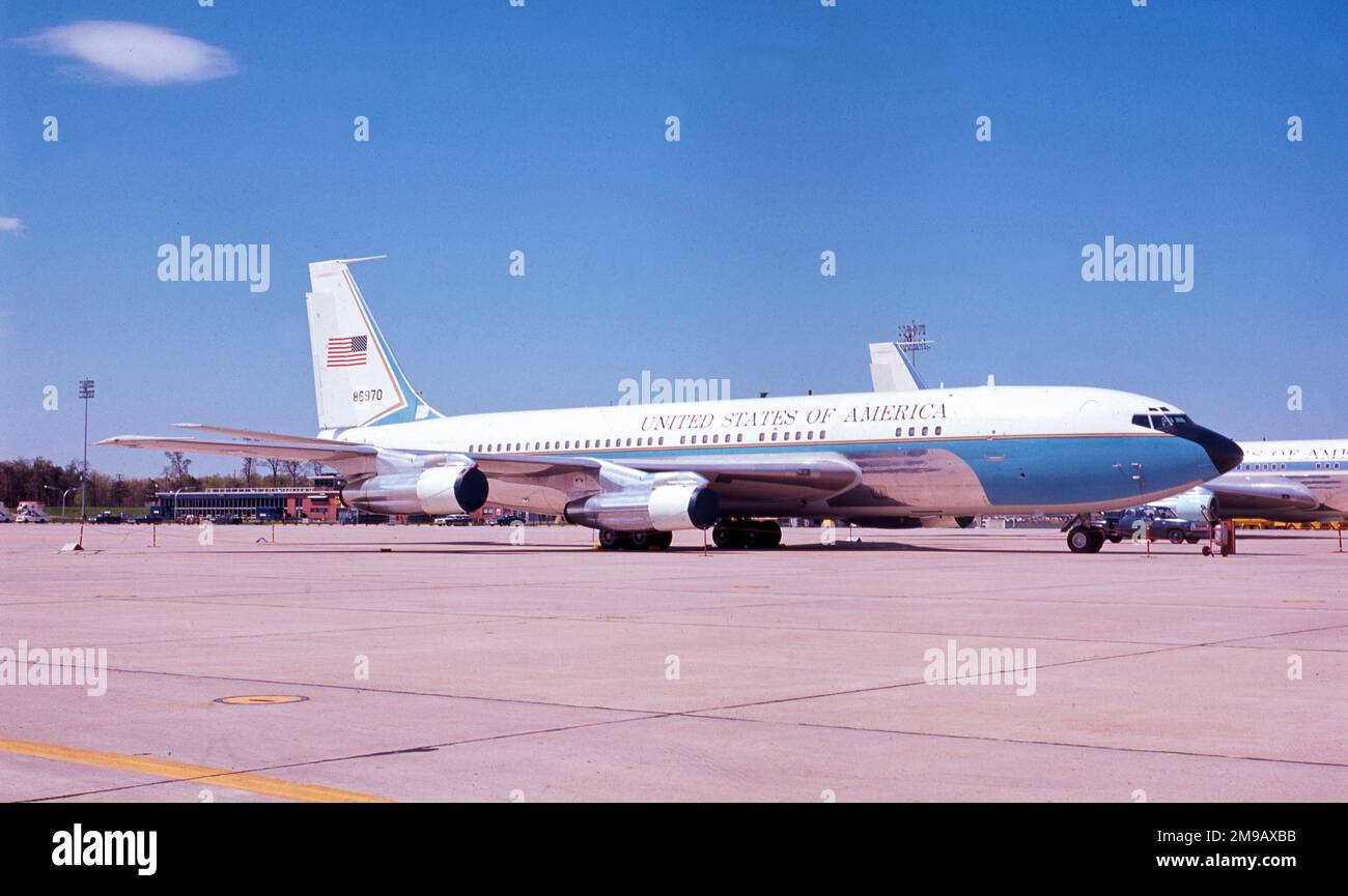 United States Air Force - Boeing VC-137B-BN 58-6970 (msn 17925, Modell 707-153), des 89. Militärischen Luftwaffenflügels auf dem Luftwaffenstützpunkt Andrews im Januar 1976, für Aufgaben als Präsident/VVIP-Transport. Im Juni 1996 an das Flugmuseum in Seattle gespendet. Stockfoto