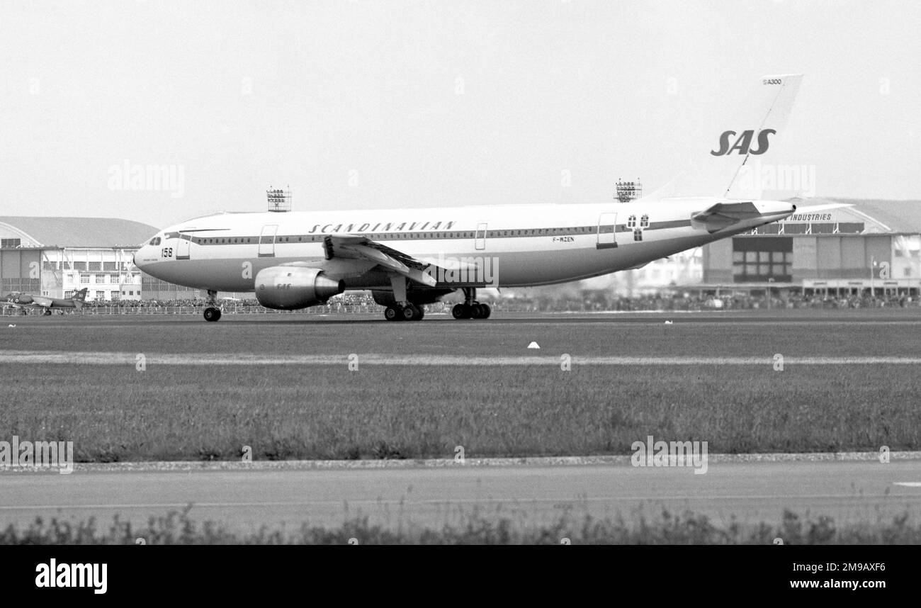 Airbus Industrie A300B2-320 F-WZEN (msn ), Auslieferung an Scandinavian Airline System (SAS), auf der Paris Air Show, die Anfang Juni 1979 im Flughafen Paris - Le Bourget stattfand, mit der Airshow Serie „309". Stockfoto