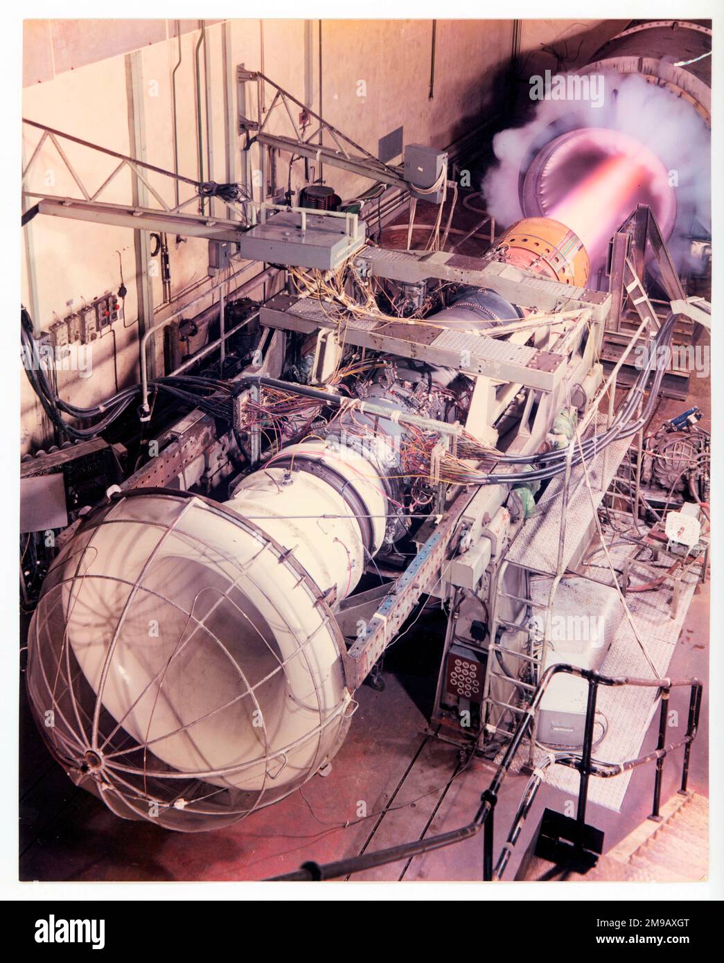 Rolls-Royce Spey mit experimentellem Nachbrenner, läuft mit vollem Nachbrenner auf einer experimentellen Testanlage. Stockfoto