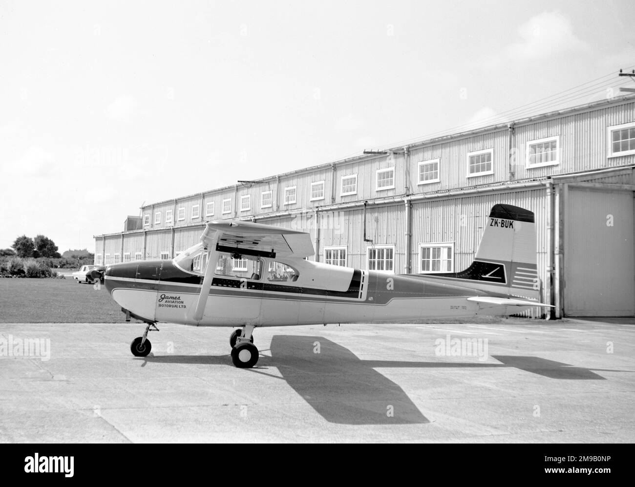 Cessna 182a ZK-BUK (msn 34416), von James Aviation (Rotorua) Ltd., Hamilton, Neuseeland, im Januar 1964. Stockfoto