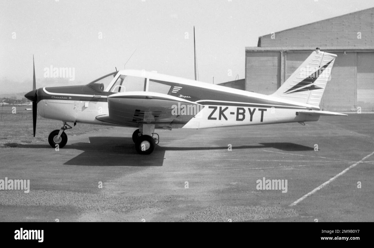 Piper PA-28-160 Cherokee ZK-BYT (msn ), Tauranga, Neuseeland, im Oktober 1963. Stockfoto