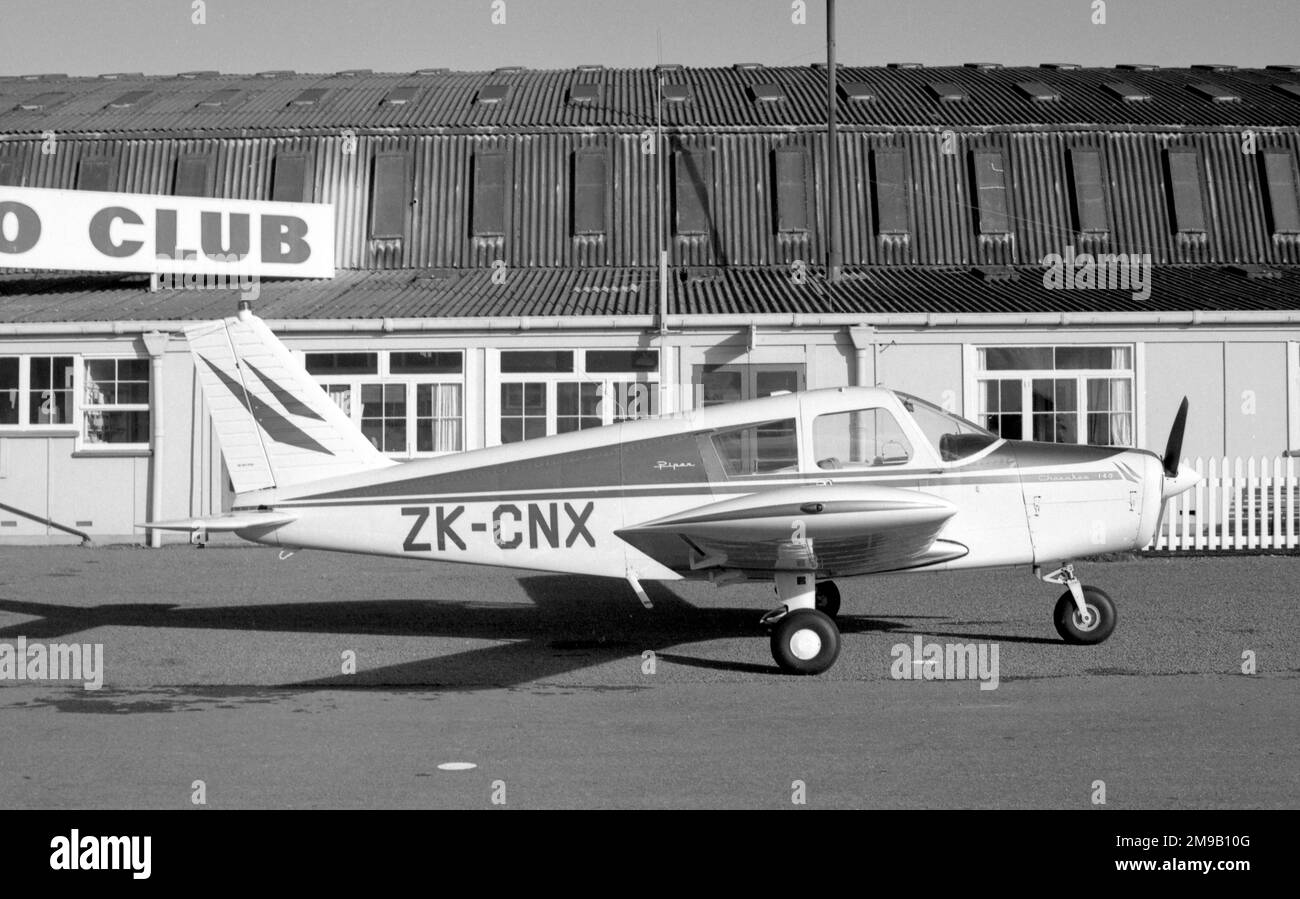 Piper PA-28-140 Cherokee Cruiser ZK-CNX (msn 28-22392) in Christchurch, Neuseeland (Am 19. April 1968 in Lees Valley abgeschrieben). Stockfoto