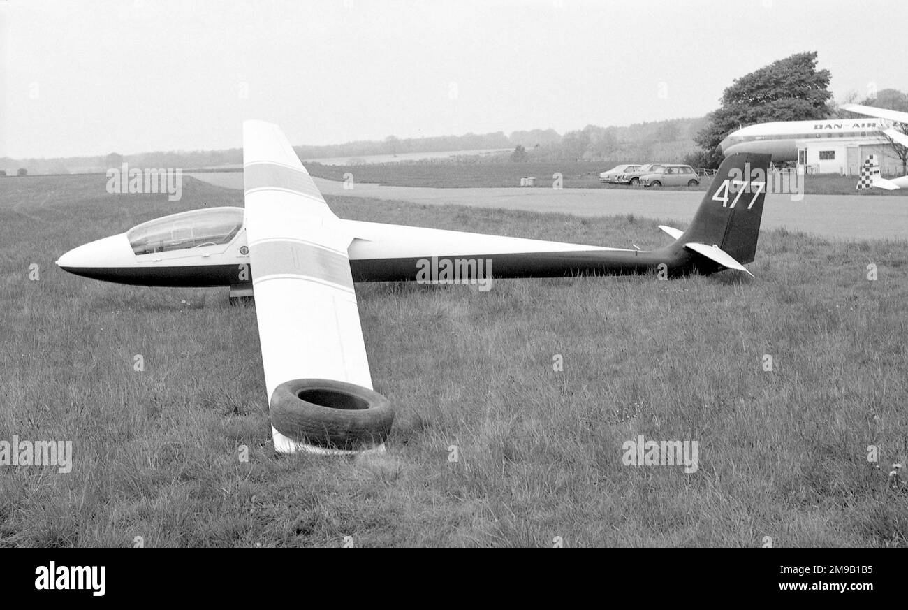 Slingsby T.51 Dart 17 '477', in Lasham für einen regionalen Gleitflug-Wettbewerb in den 1980er. Stockfoto