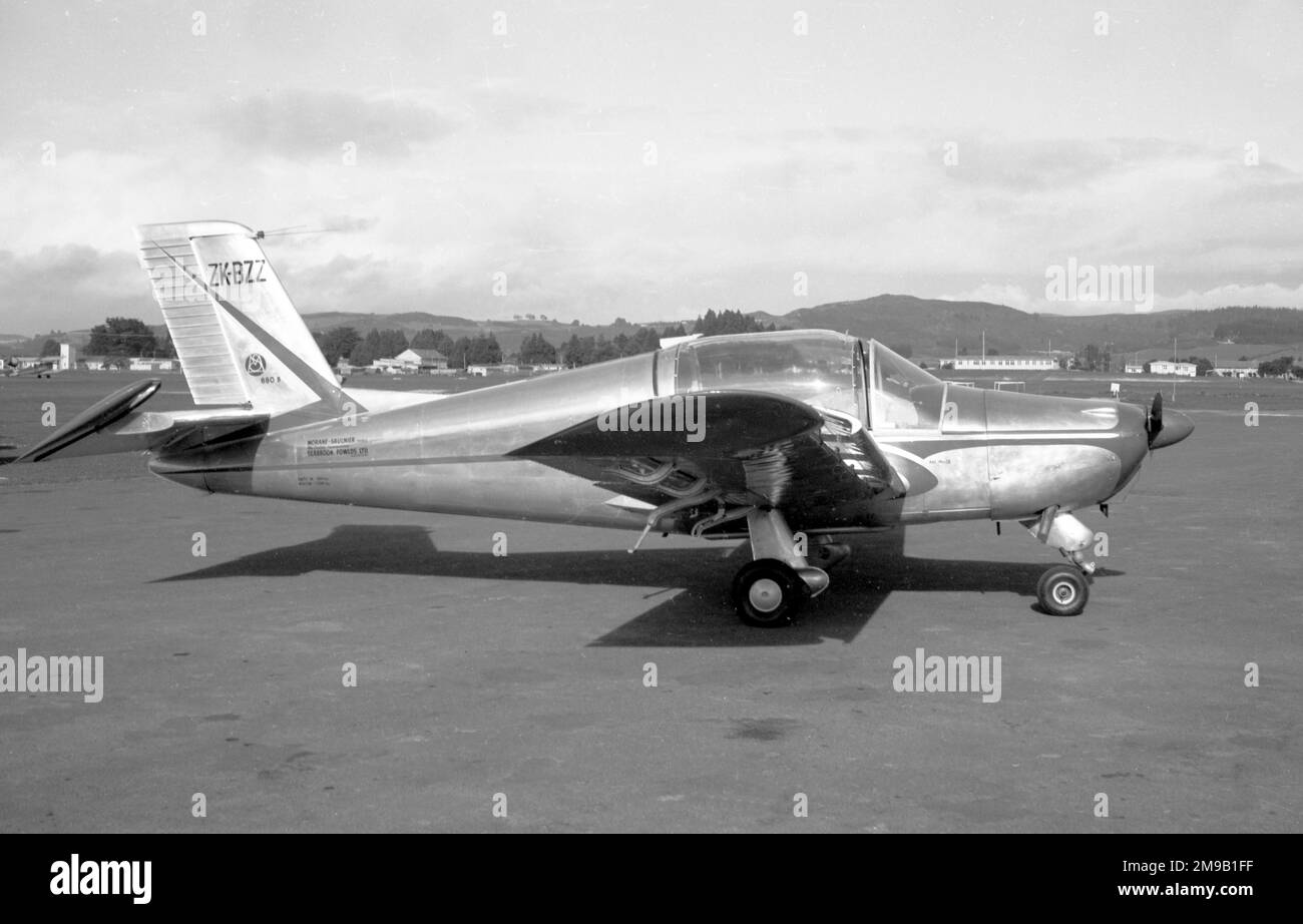 Morane-Saulnier MS.880 Rallye ZK-BZZ (msn 9), Ardmore, NZ., am 21. April 1962. Stockfoto