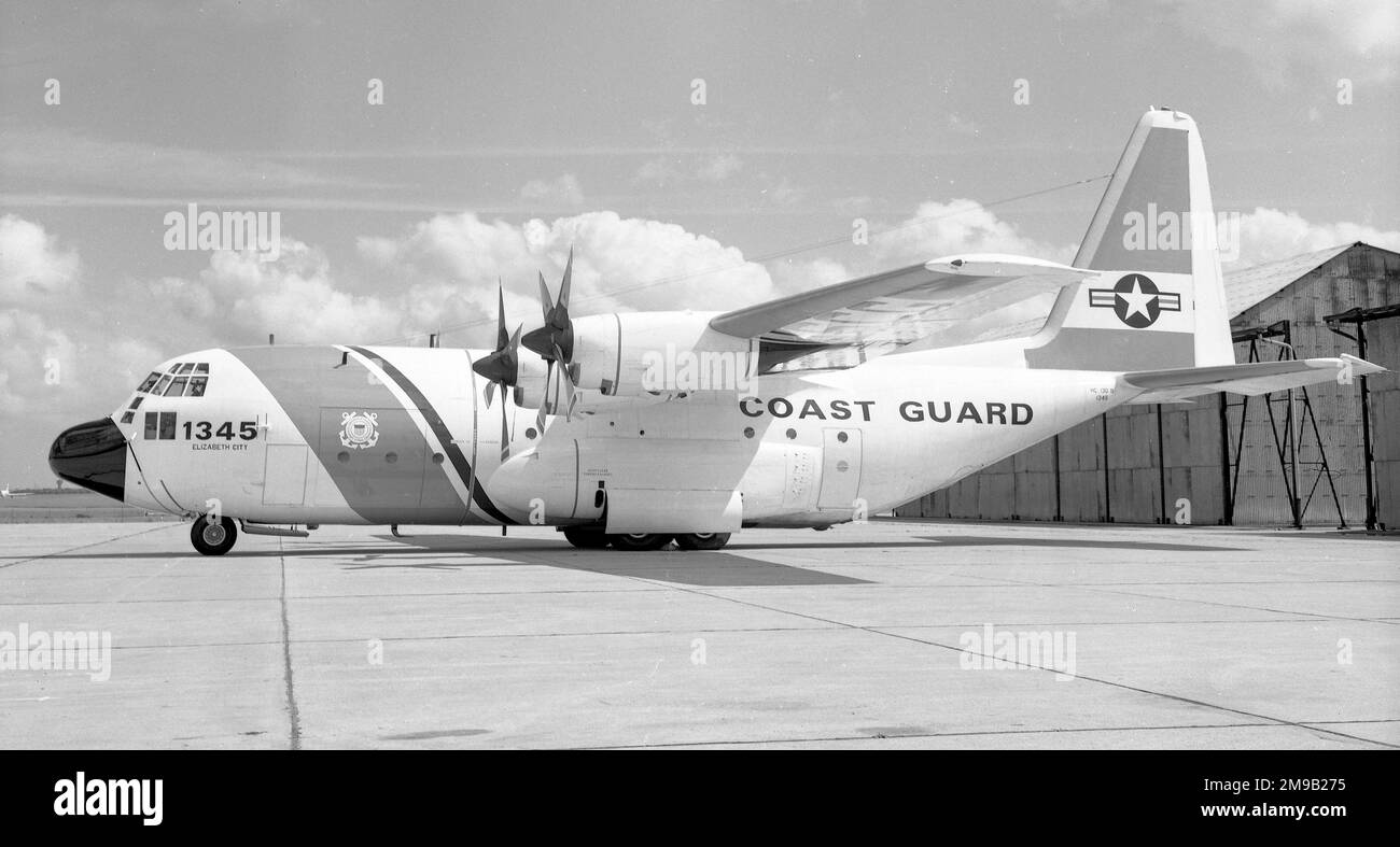 United States Coast Guard - Lockheed HC-130g 1345 'Elizabeth City' (msn 282-3595, bestellt als R8V-1G 60-0312), am 27. Mai 1971 auf der Paris Air Show , die im Le Bourget von Mai bis Juni 1971 stattfindet Stockfoto