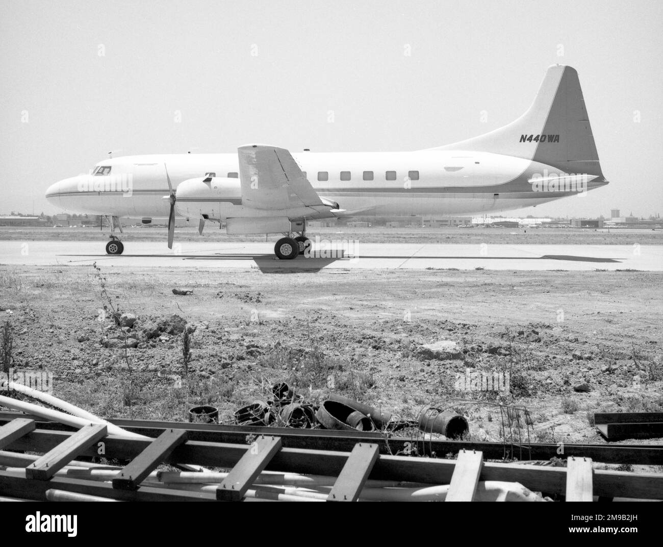 Convair CV-440 N440WA (msn 340-005) von World Airways, am Flughafen Rom im November 1973. Stockfoto