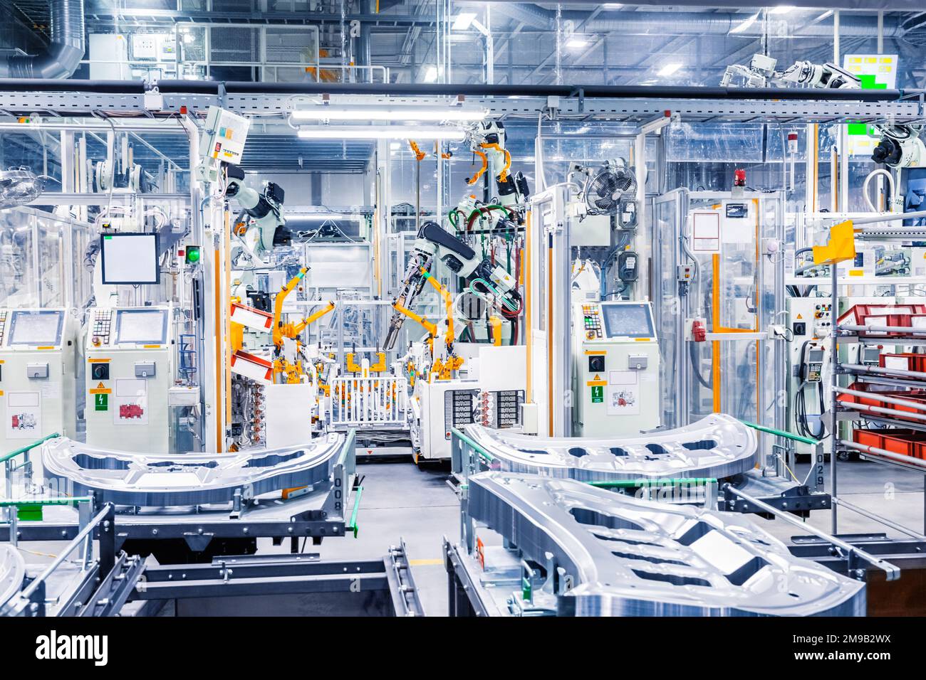 Roboter in einem Automobilwerk Stockfoto