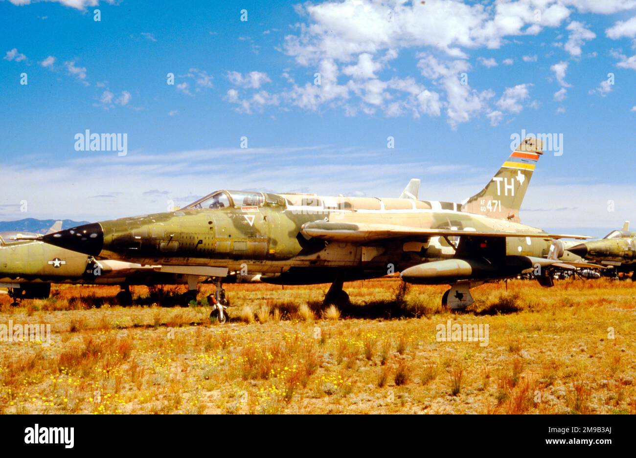 United States Air Force - Republic F-105D-10-RE ThunderChief 60-0471 (msn D159), auf dem Luftwaffenstützpunkt Davis-Monthan zur Lagerung und Entsorgung, ca. 1985. (Gesehen im Yanks Air Museum, Chino, CA, November 2002). Stockfoto