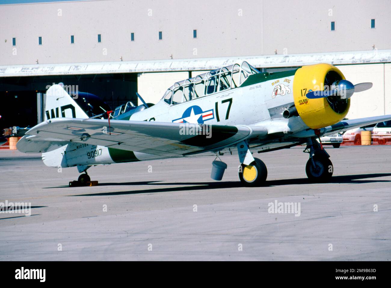 Nordamerikanische SNJ-5 Texan N1038A (msn 121-41633, ex USMC BuAer 90917m ex JMSDF 6193 / 3MSS-04, ex N2266Z). Stockfoto