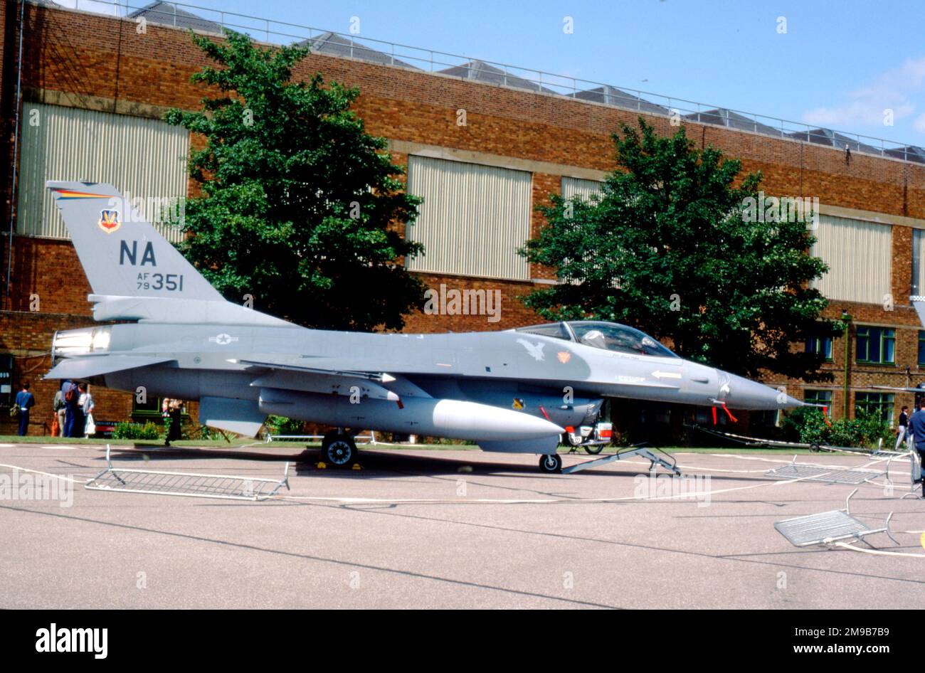United States Air Force (USAF) - General Dynamics F-16A Block 10 Fighting Falcon 79-0351 (msn 6i-136, Basiscode „NA“), treffen sich am 2. August 1986 auf der RAF Waddington Tactical Fighter. Stockfoto