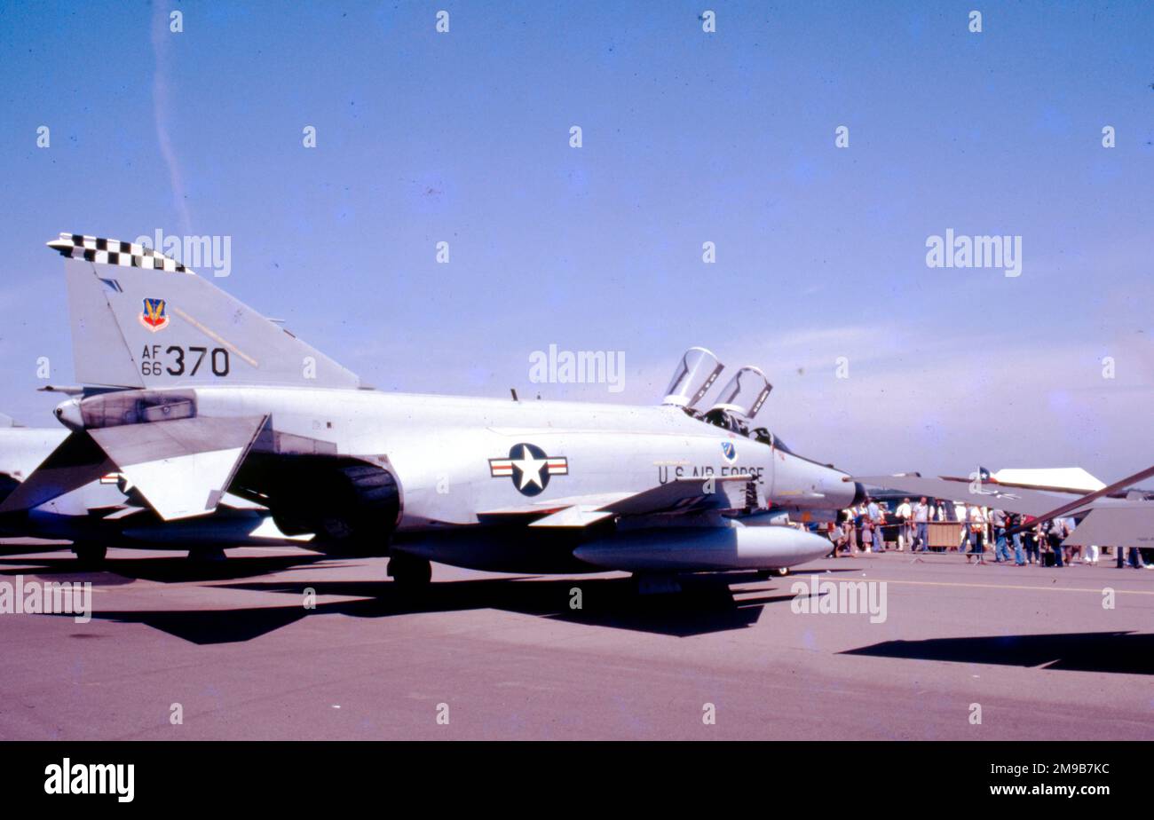 United States Air Force (USAF) - McDonnell Douglas F-4E Phantom II 66-0370 (msn 2768), der 57. Fighter Interceptor Squadron, auf der RAF Fairford am 13. Juli 1985. Stockfoto
